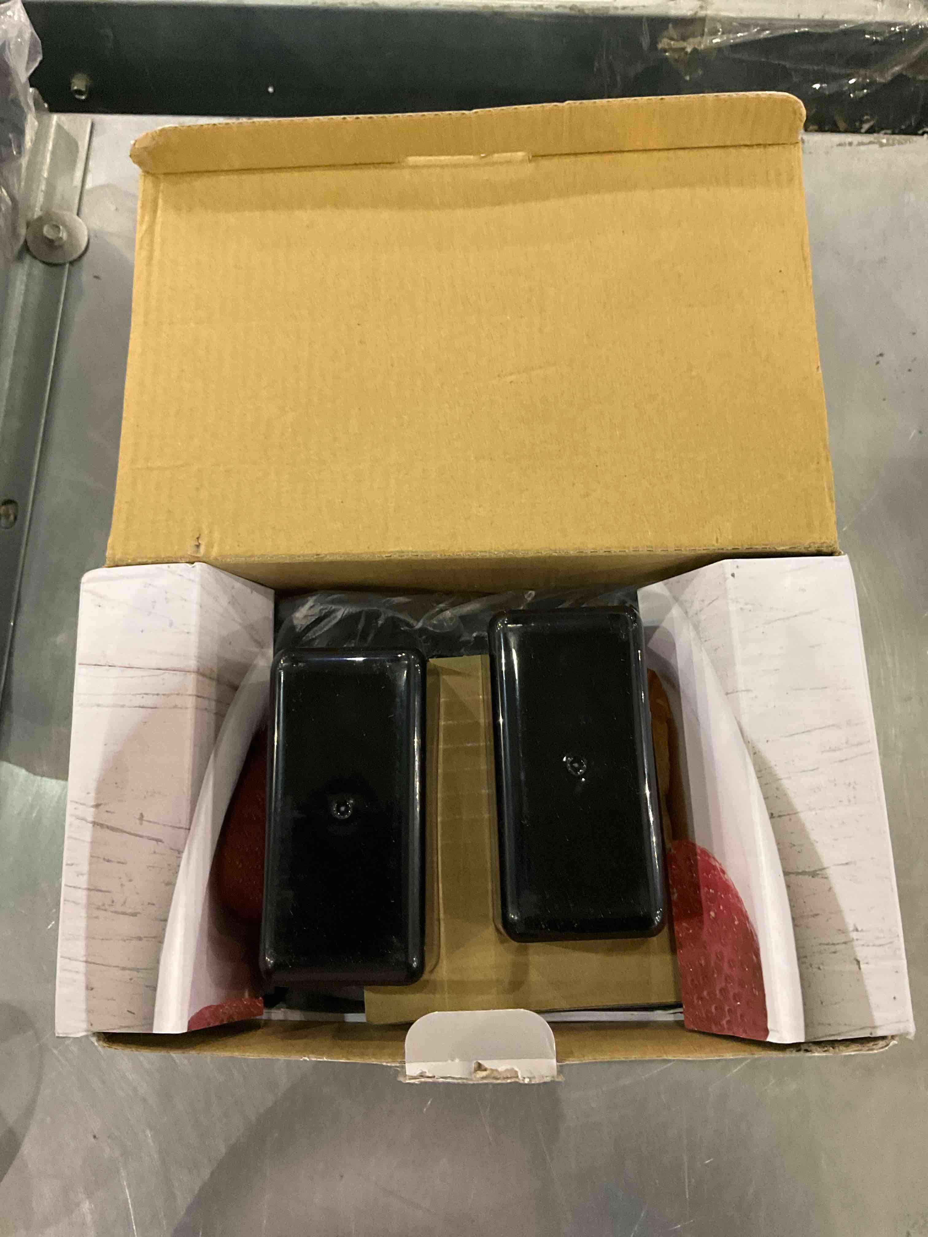 https://s3.amazonaws.com/lotting-images-prod/bidfta/EXS00716970_1702471605483.jpeg