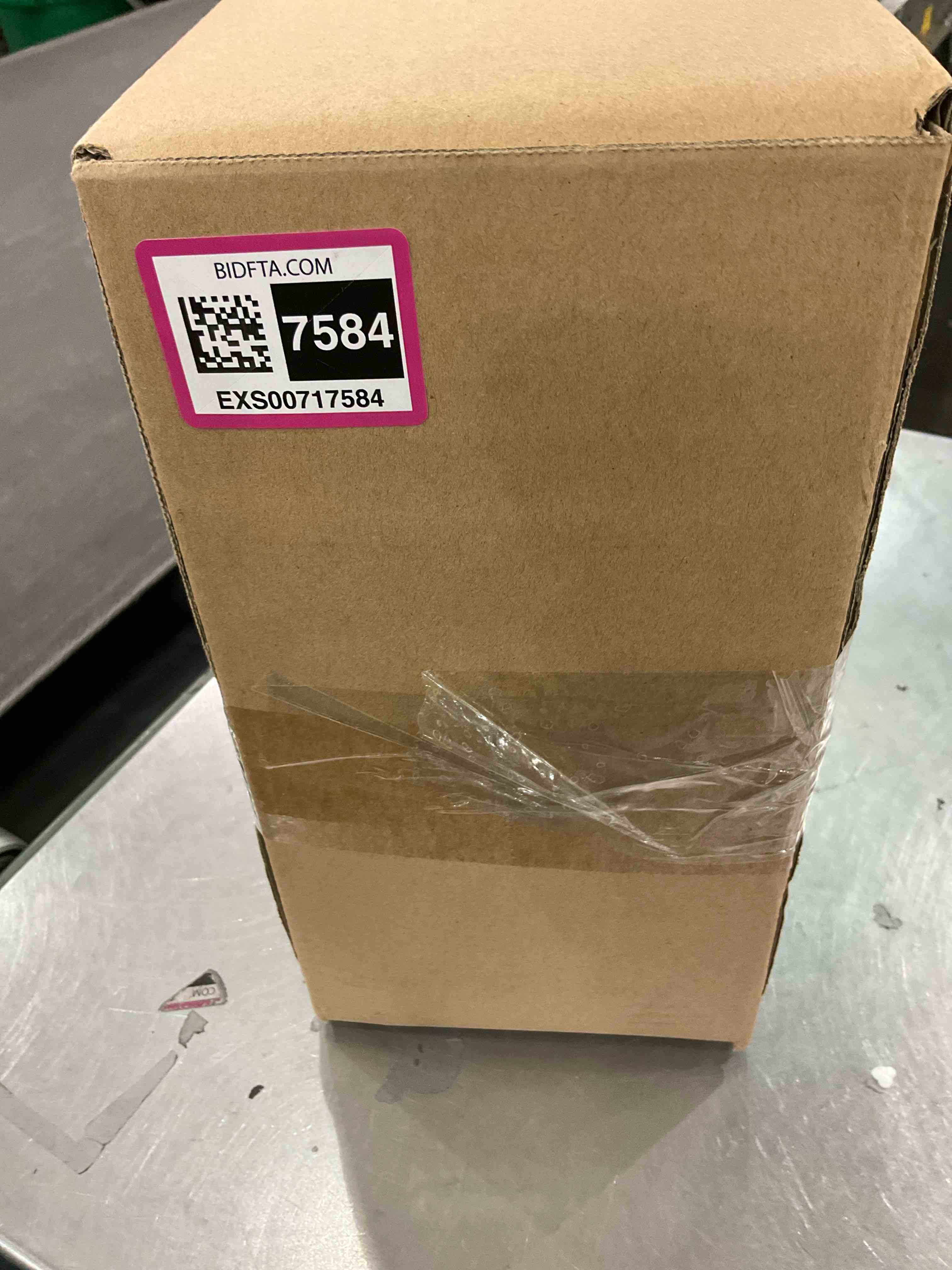 https://s3.amazonaws.com/lotting-images-prod/bidfta/EXS00717584_1704225899925.jpeg