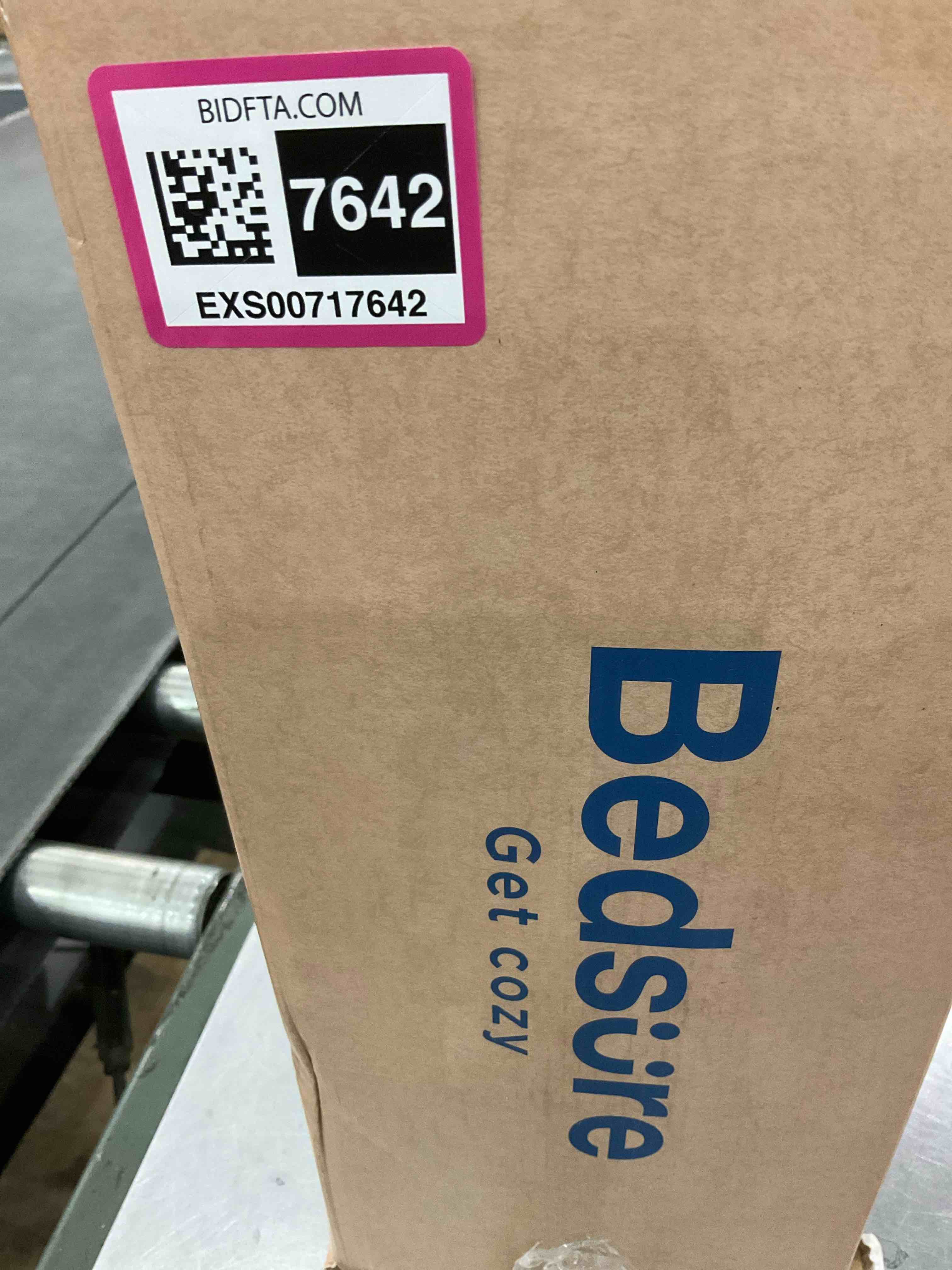 https://s3.amazonaws.com/lotting-images-prod/bidfta/EXS00717642_1704293992707.jpeg