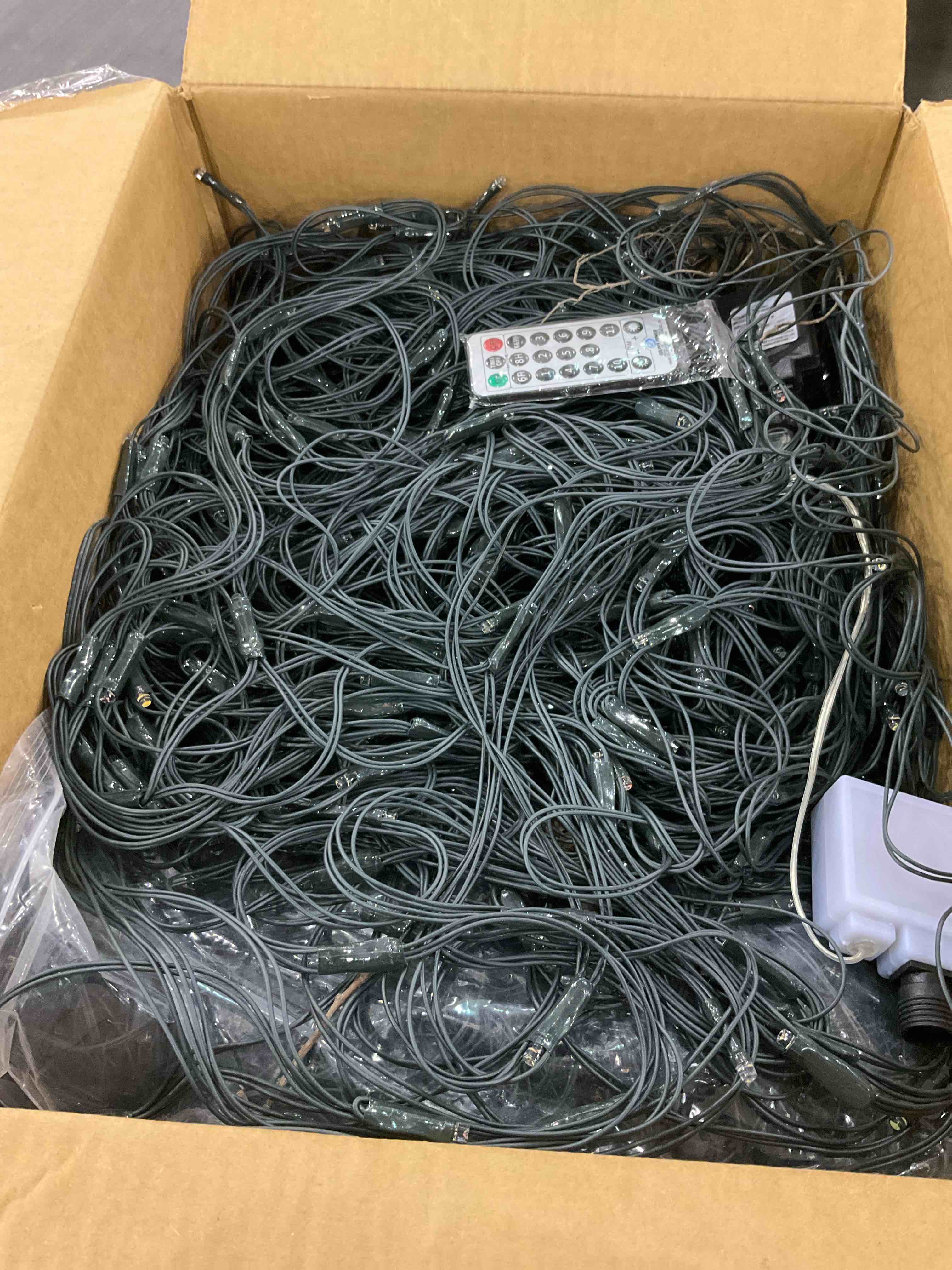 https://s3.amazonaws.com/lotting-images-prod/bidfta/EXS00717930_1704465973207.jpeg