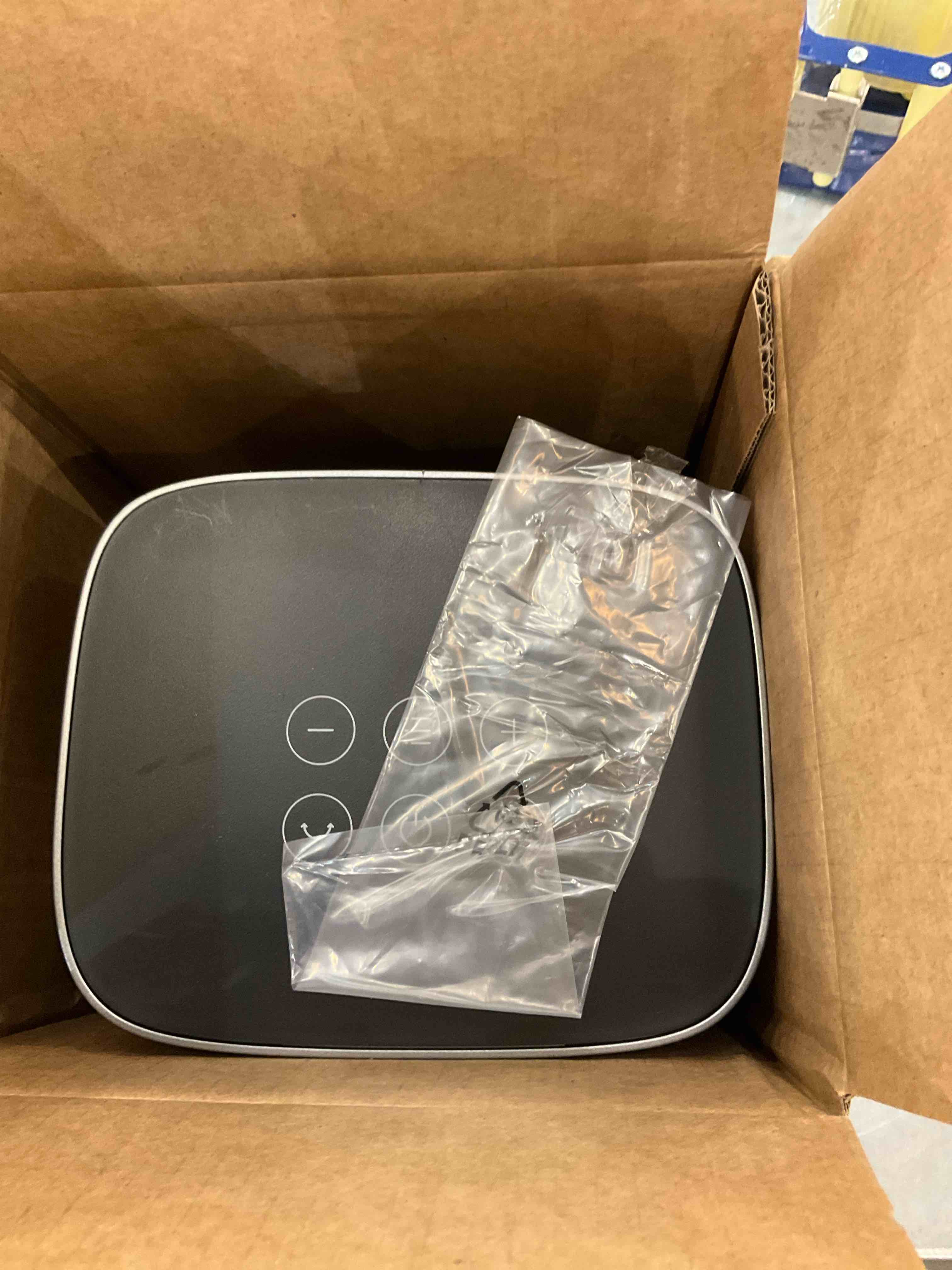 https://s3.amazonaws.com/lotting-images-prod/bidfta/EXS00718137_1702578501991.jpeg