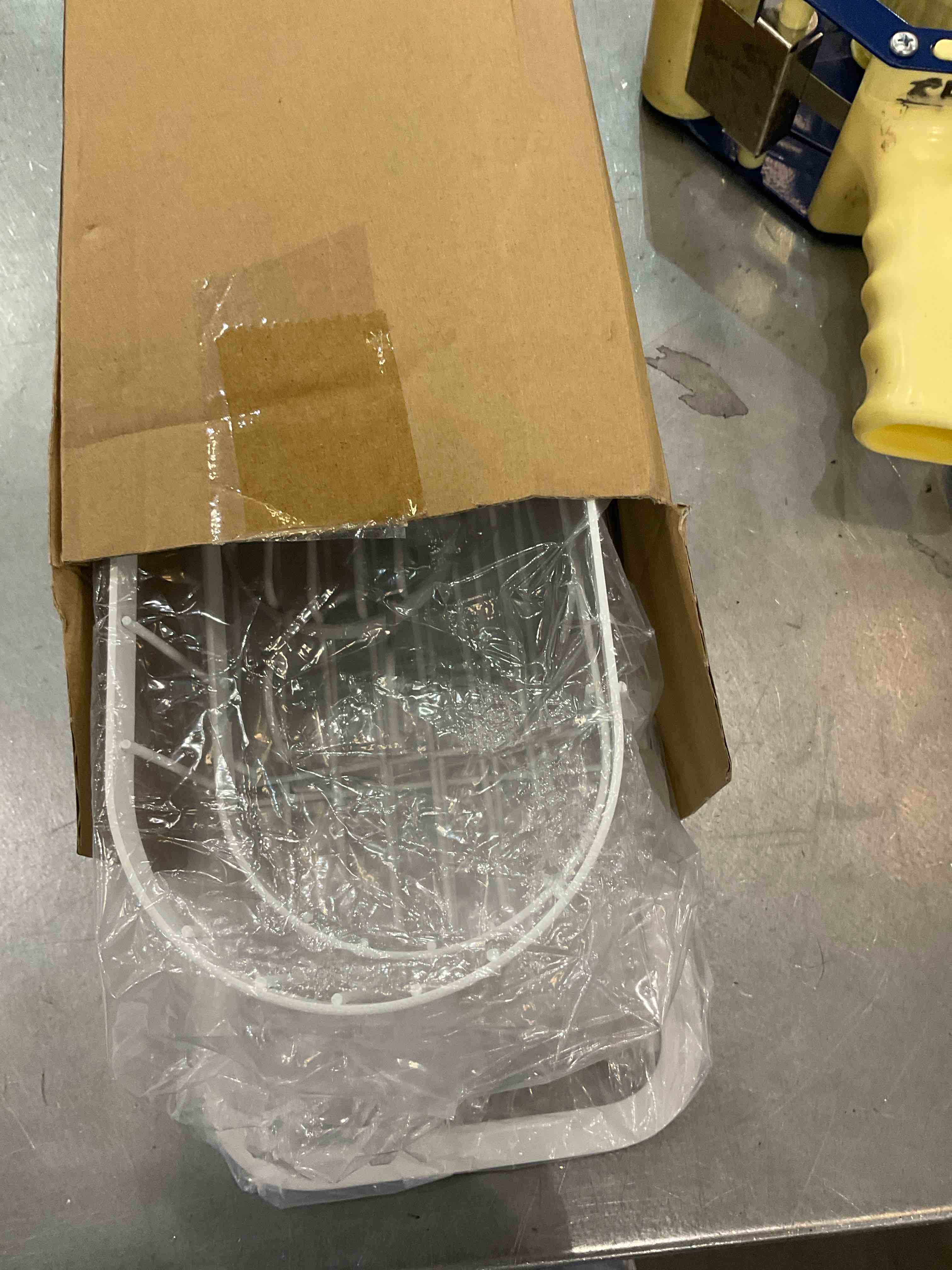 https://s3.amazonaws.com/lotting-images-prod/bidfta/EXS00718159_1702581977215.jpeg