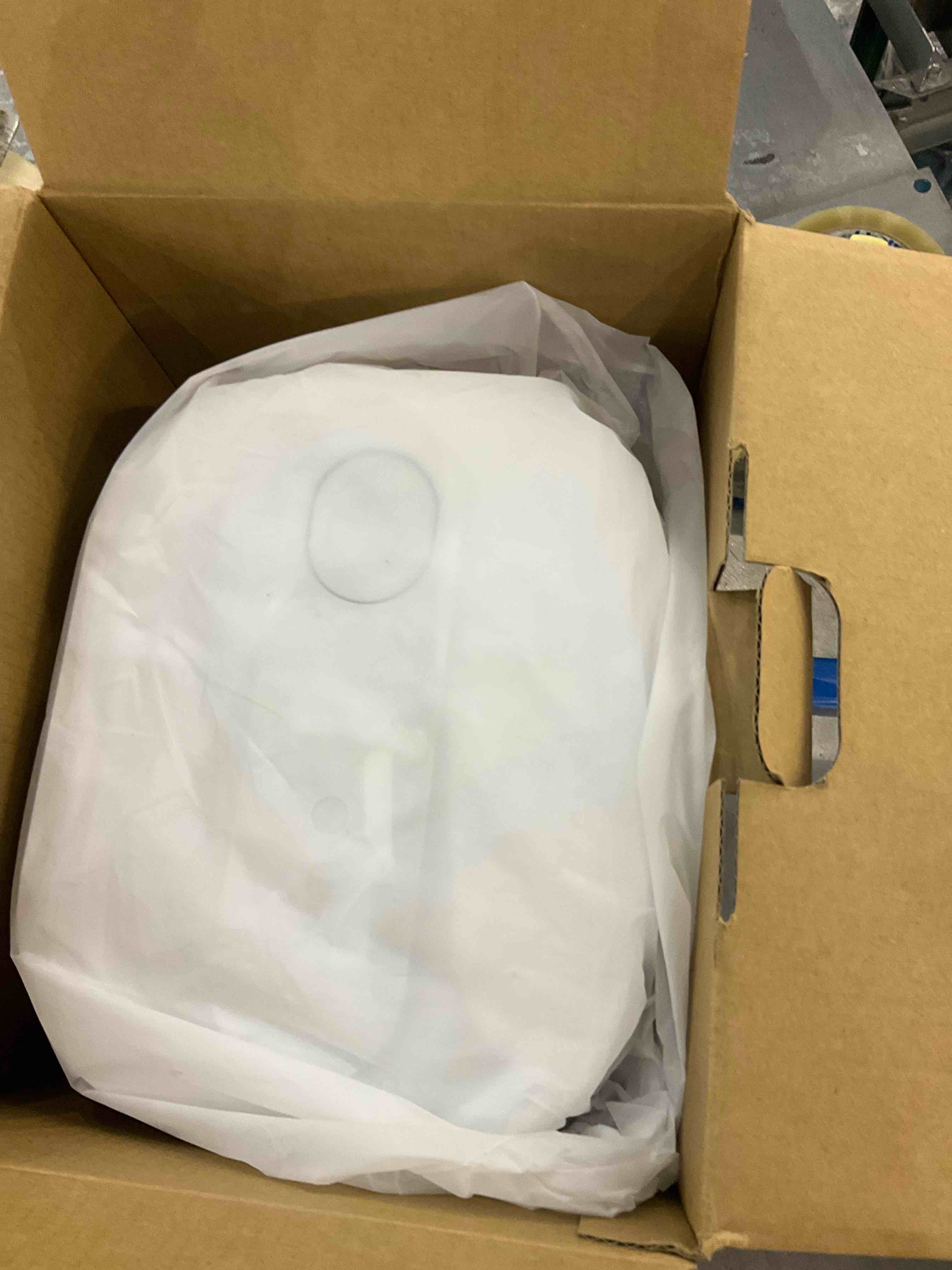 https://s3.amazonaws.com/lotting-images-prod/bidfta/EXS00718206_1702643872250.jpeg