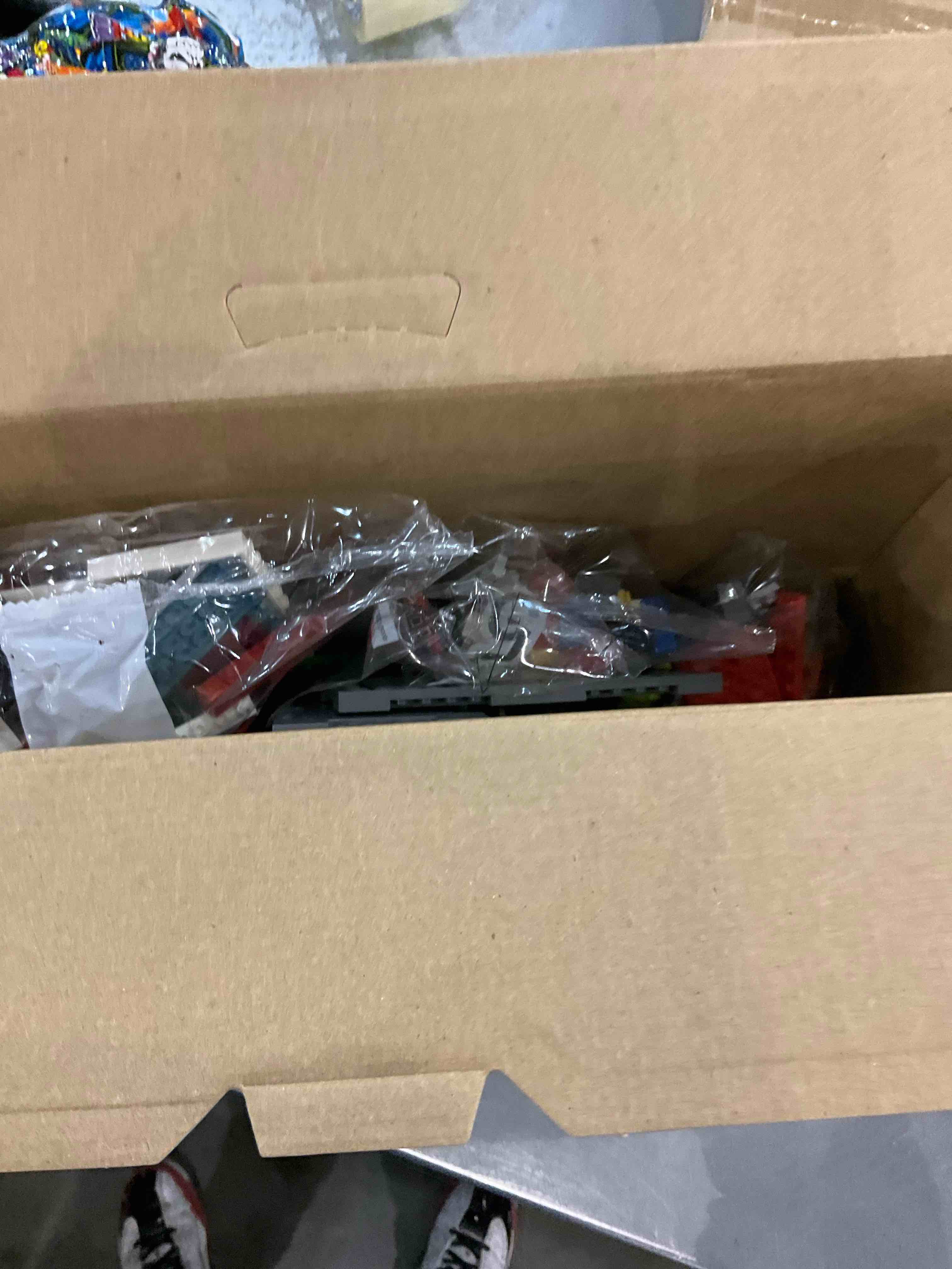 https://s3.amazonaws.com/lotting-images-prod/bidfta/EXS00718209_1702644212208.jpeg