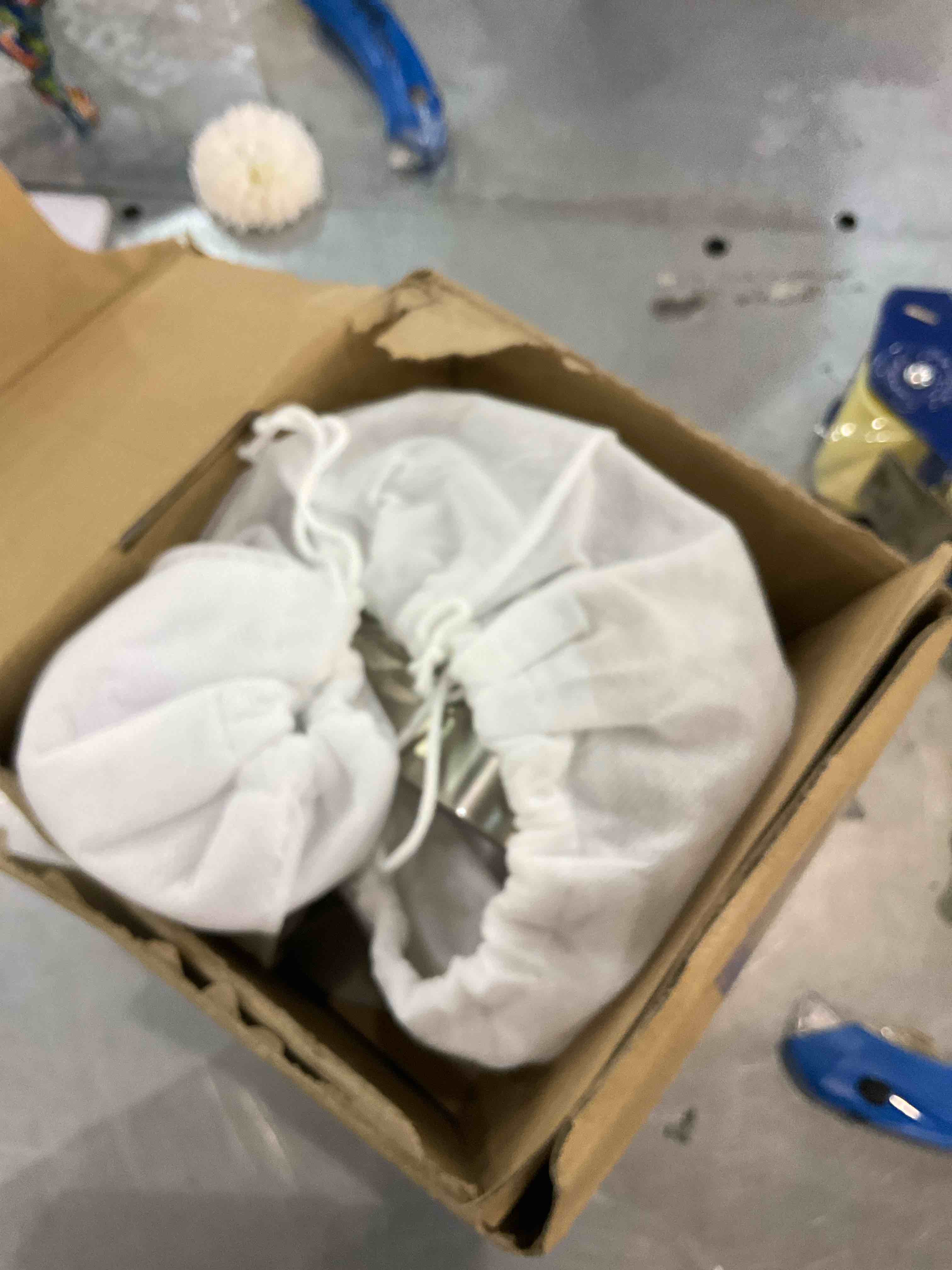 https://s3.amazonaws.com/lotting-images-prod/bidfta/EXS00718225_1702645712798.jpeg