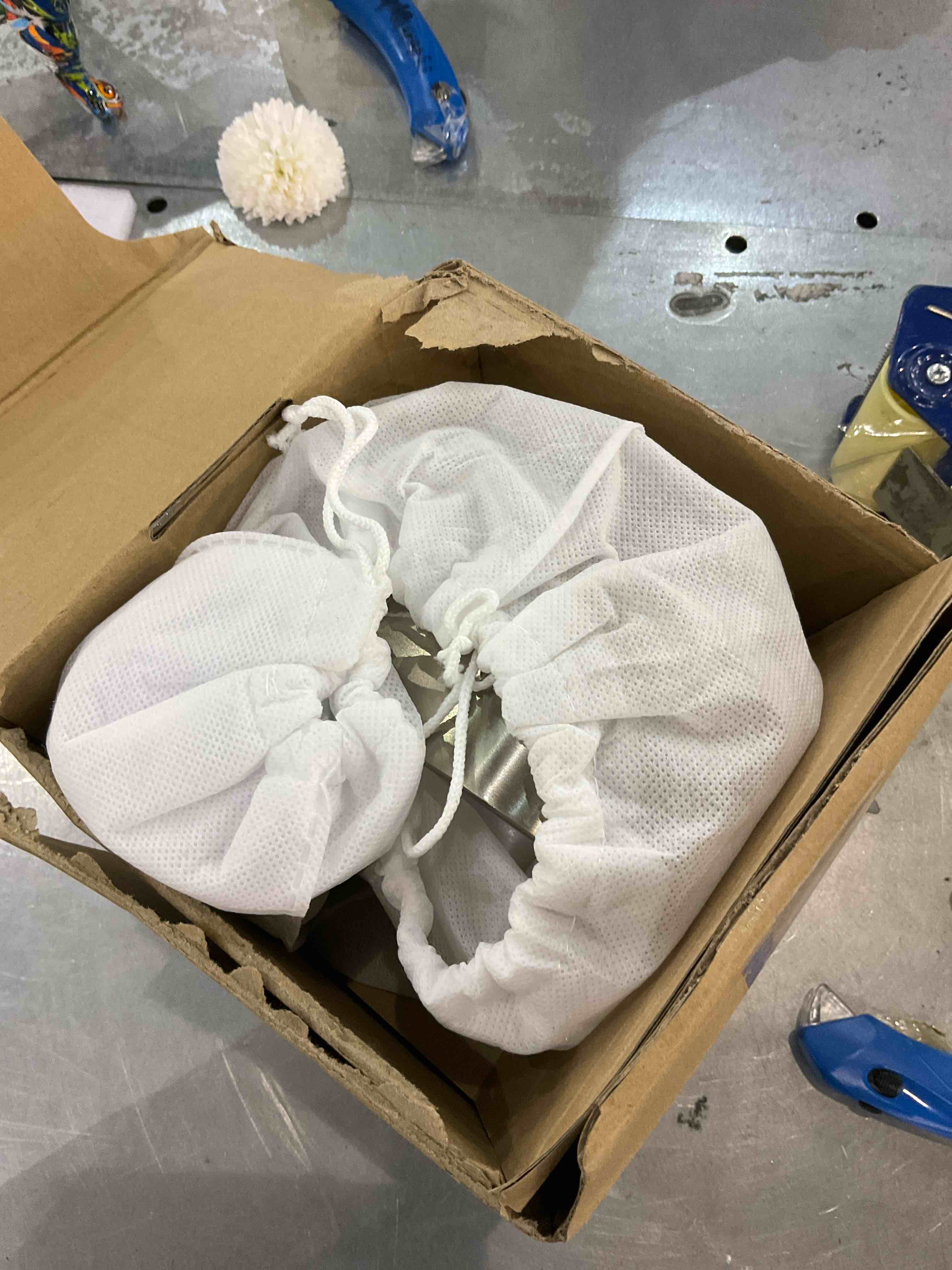 https://s3.amazonaws.com/lotting-images-prod/bidfta/EXS00718225_1702645713757.jpeg