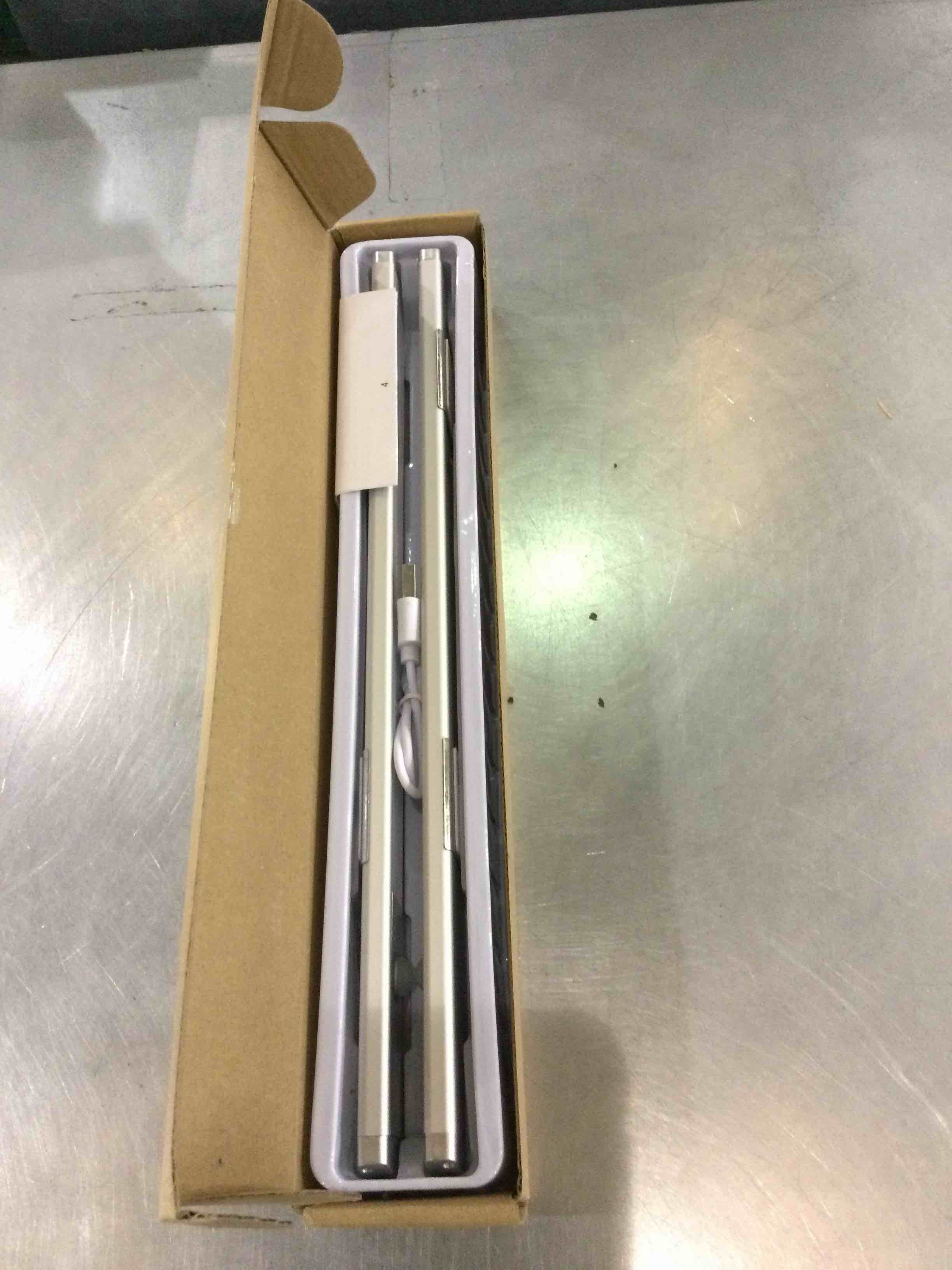 https://s3.amazonaws.com/lotting-images-prod/bidfta/EXS00718736_1702306507088.jpeg