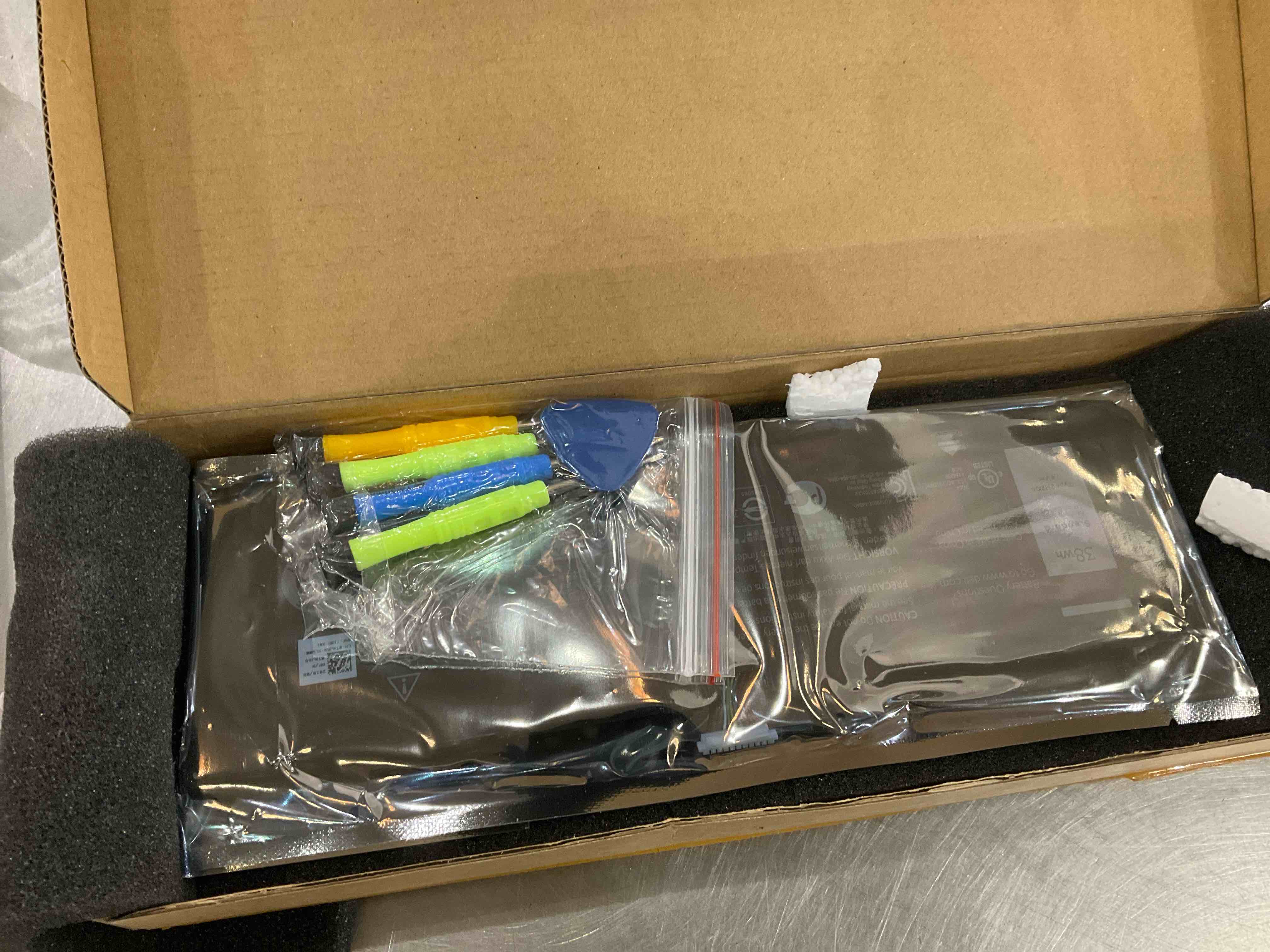 https://s3.amazonaws.com/lotting-images-prod/bidfta/EXS00719414_1702928663252.jpeg