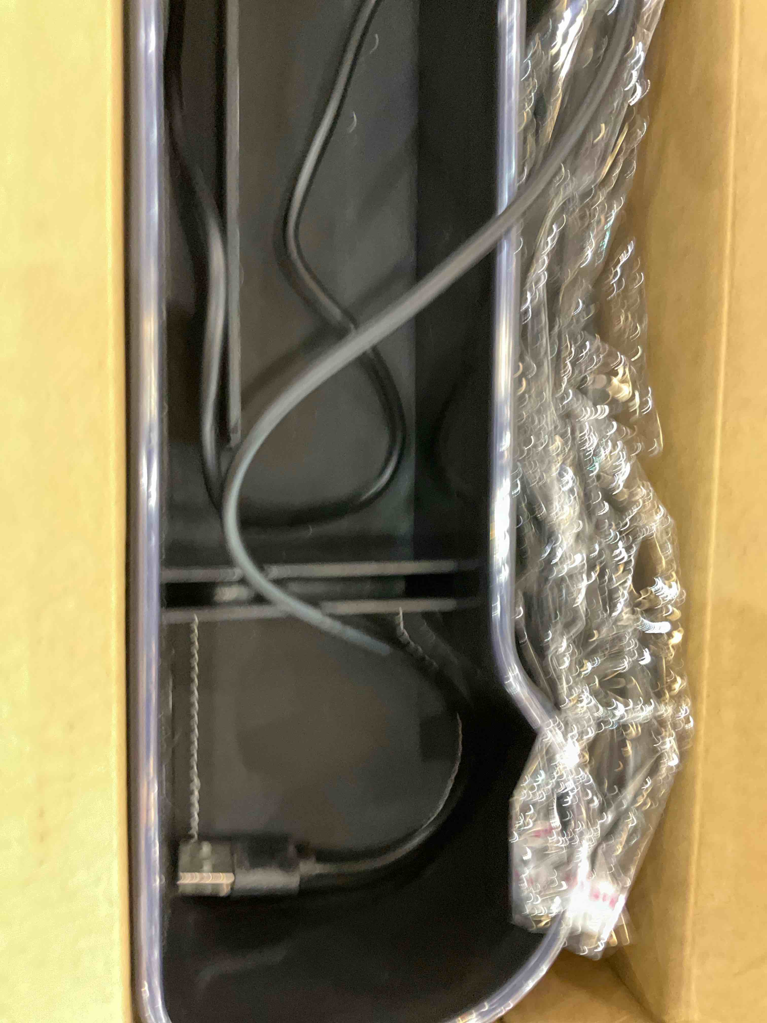 https://s3.amazonaws.com/lotting-images-prod/bidfta/EXS00719514_1702404725992.jpeg