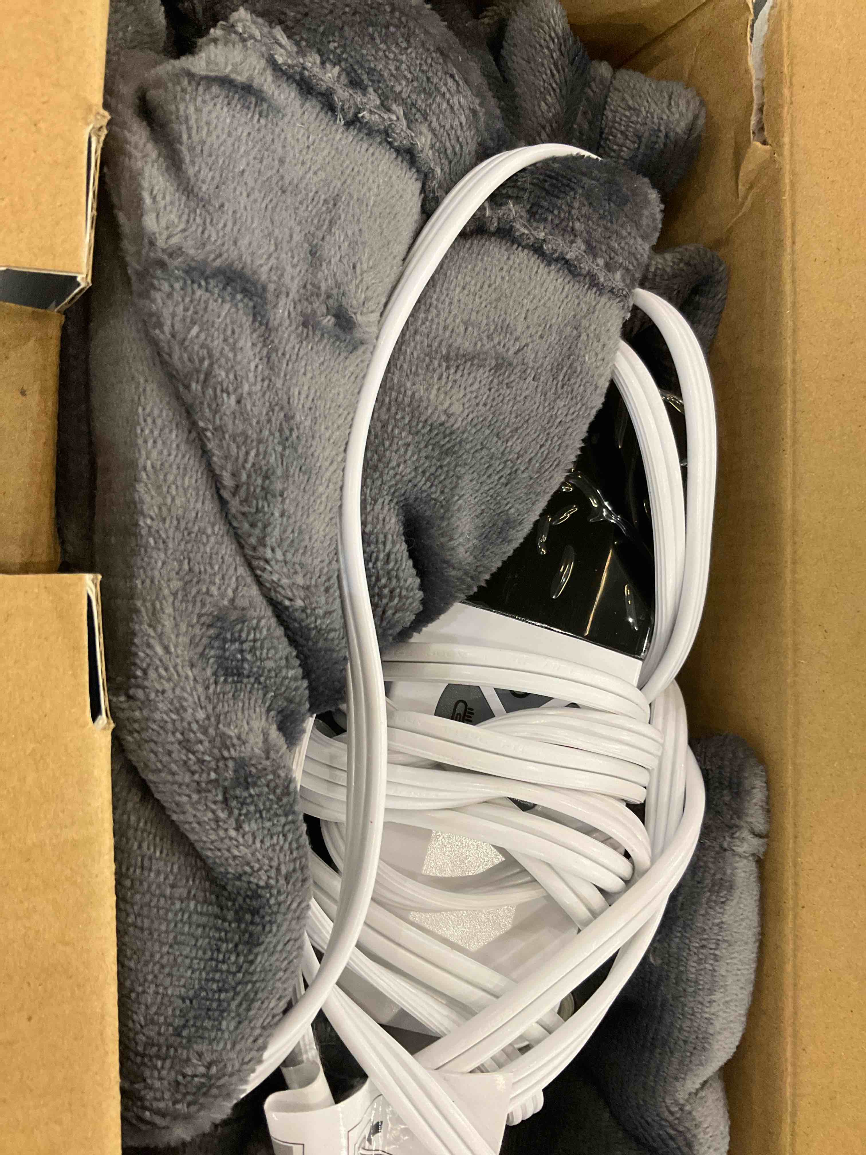 https://s3.amazonaws.com/lotting-images-prod/bidfta/EXS00719515_1702404804982.jpeg