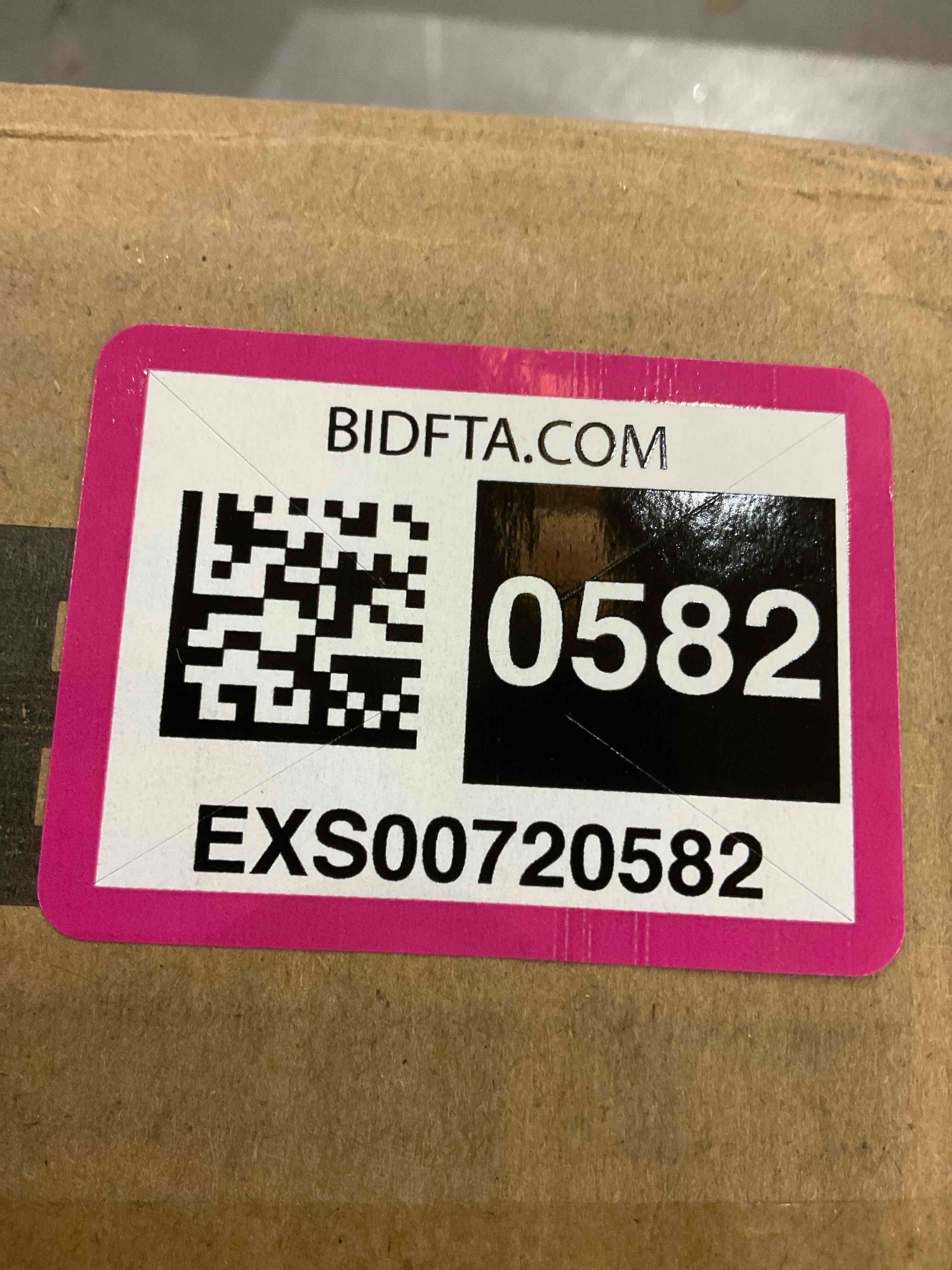 https://s3.amazonaws.com/lotting-images-prod/bidfta/EXS00720582_1703181768182.jpeg