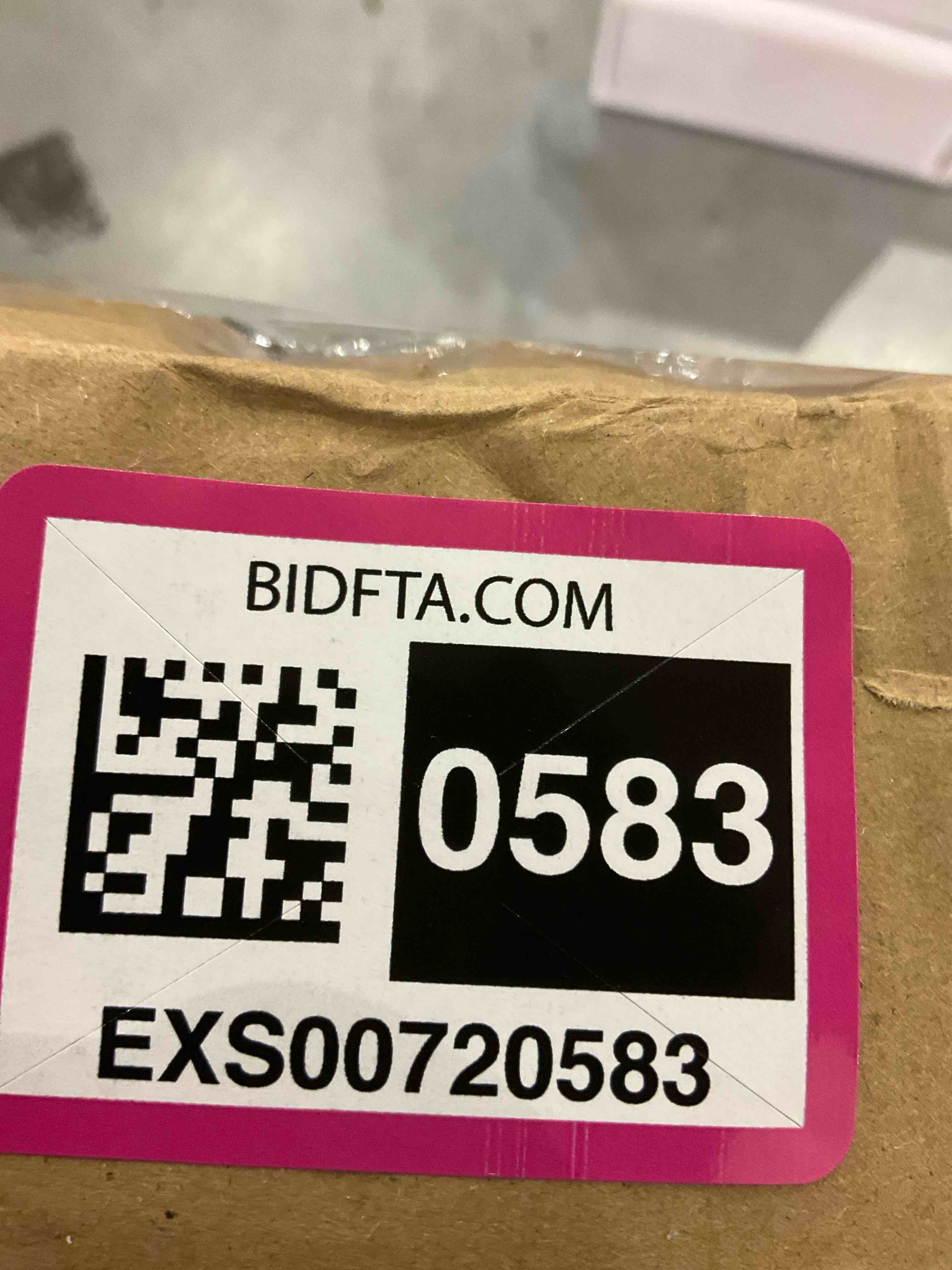 https://s3.amazonaws.com/lotting-images-prod/bidfta/EXS00720583_1703181900039.jpeg
