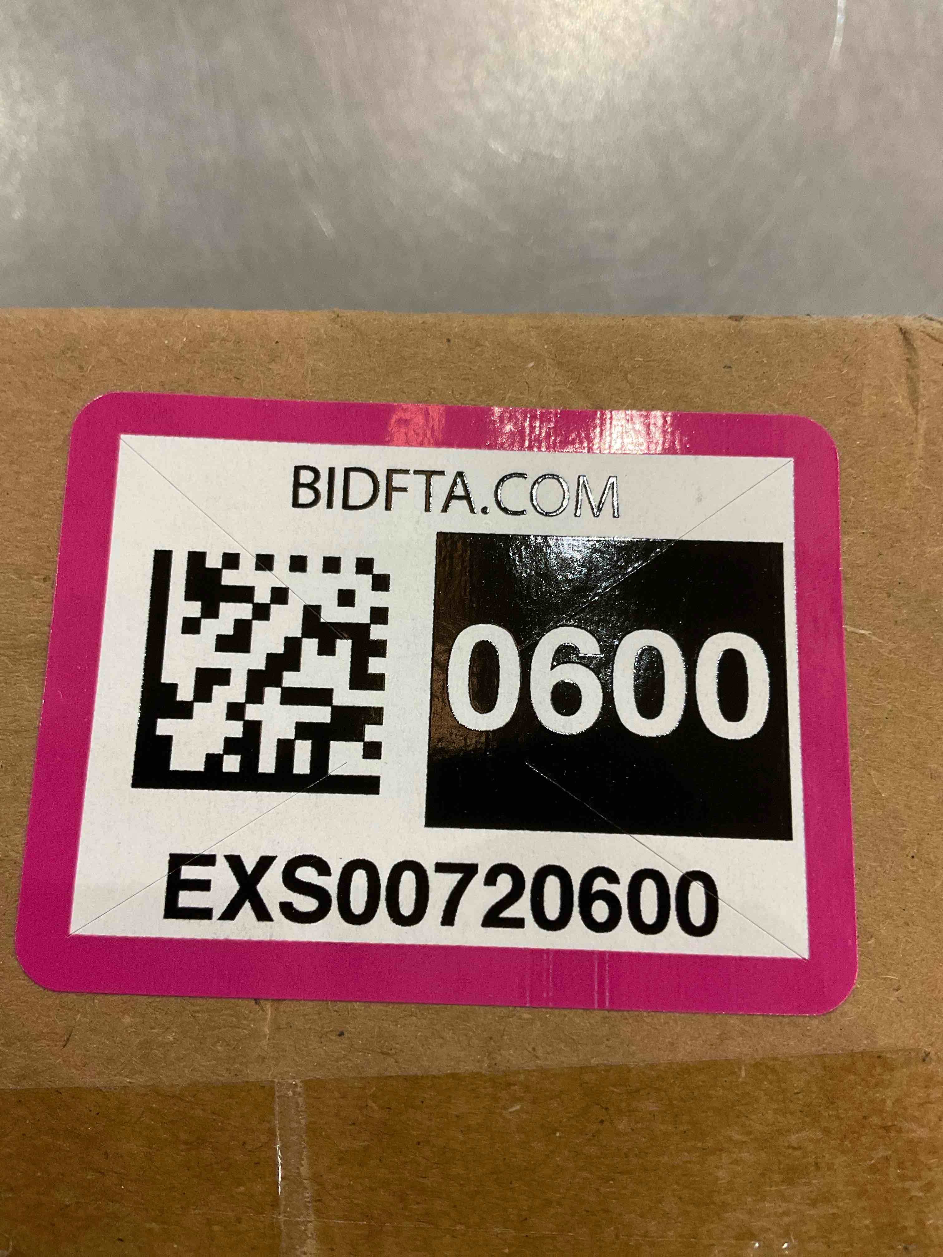 https://s3.amazonaws.com/lotting-images-prod/bidfta/EXS00720600_1703184501193.jpeg