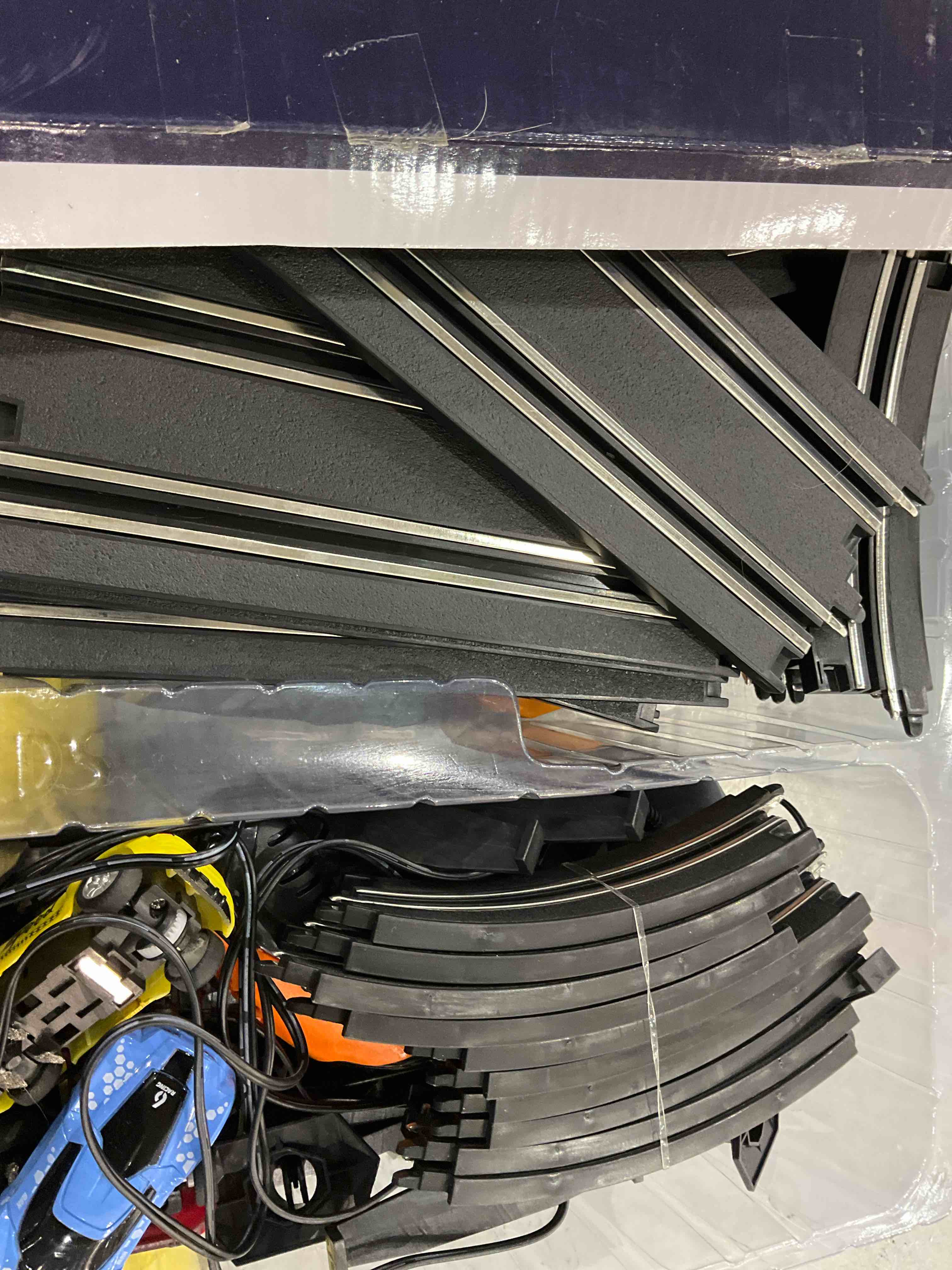https://s3.amazonaws.com/lotting-images-prod/bidfta/EXS00720750_1703684691501.jpeg