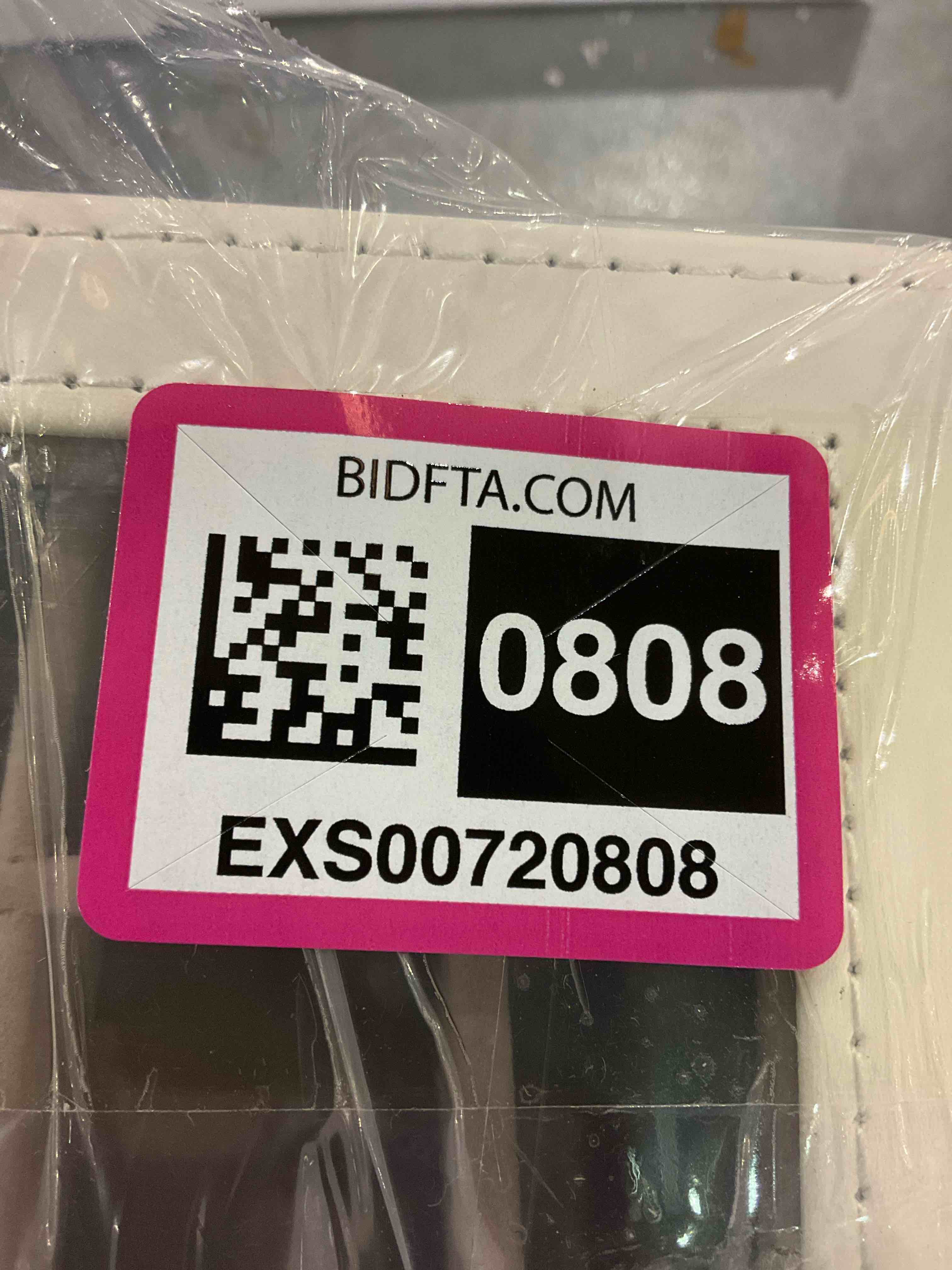 https://s3.amazonaws.com/lotting-images-prod/bidfta/EXS00720808_1703695924877.jpeg