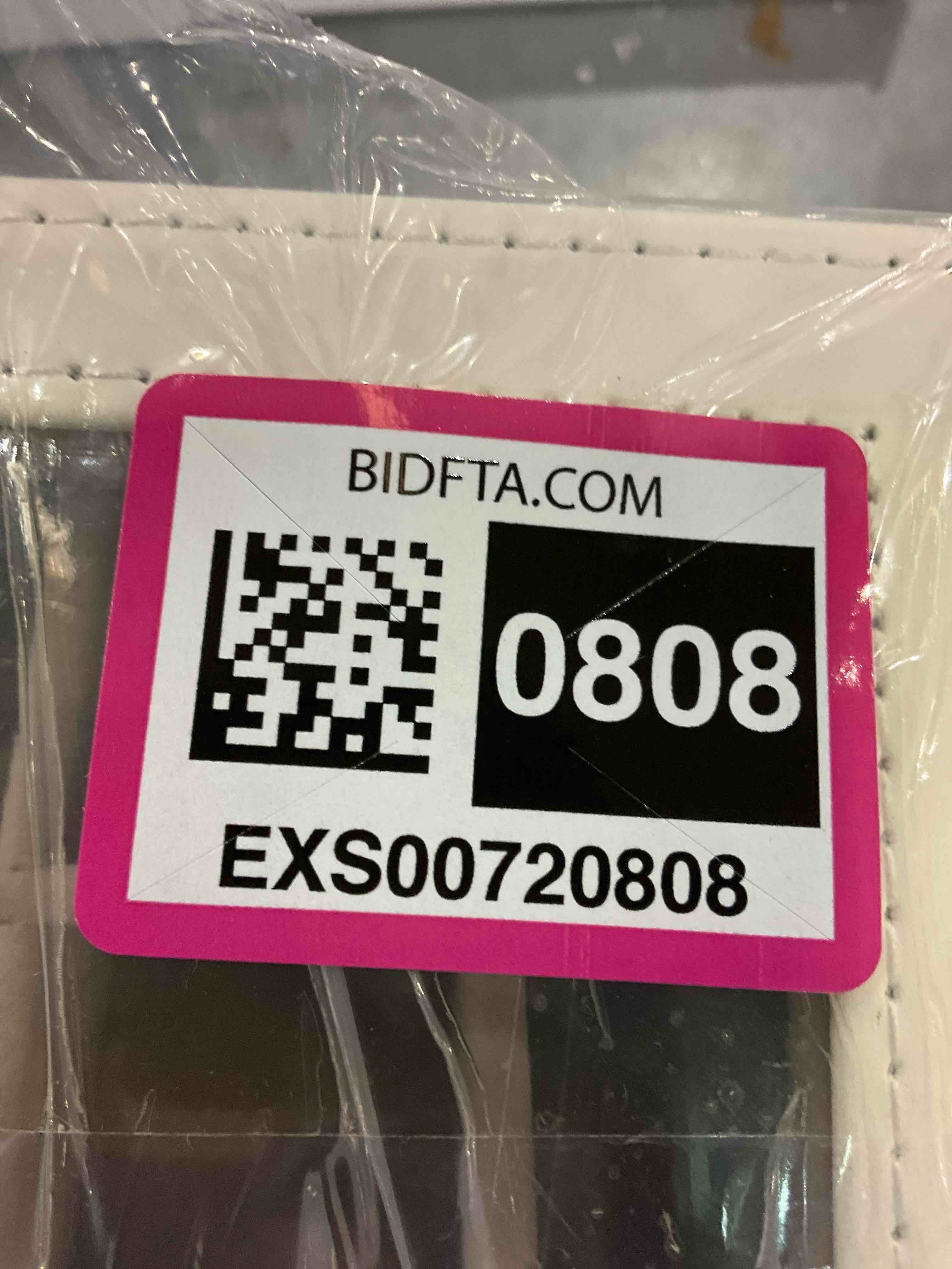 https://s3.amazonaws.com/lotting-images-prod/bidfta/EXS00720808_1703695925936.jpeg