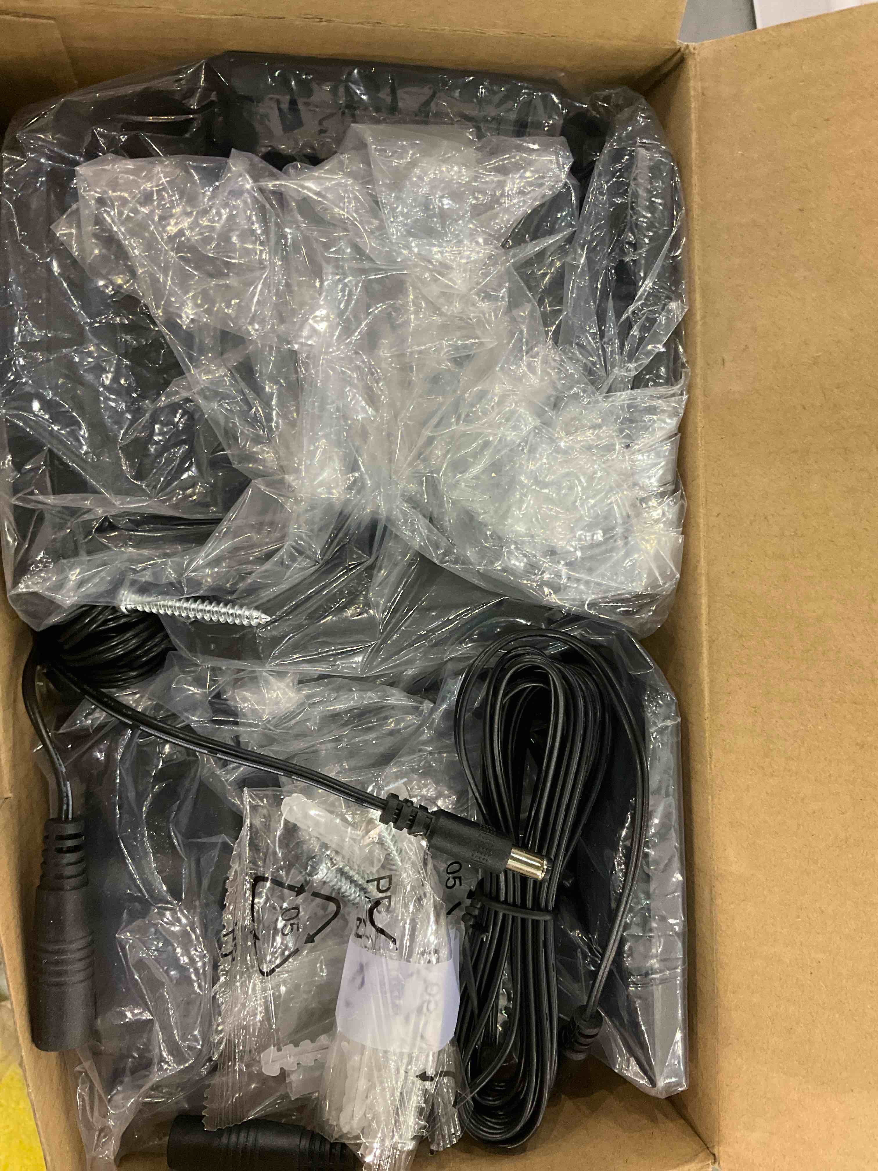 https://s3.amazonaws.com/lotting-images-prod/bidfta/EXS00720864_1703767267553.jpeg