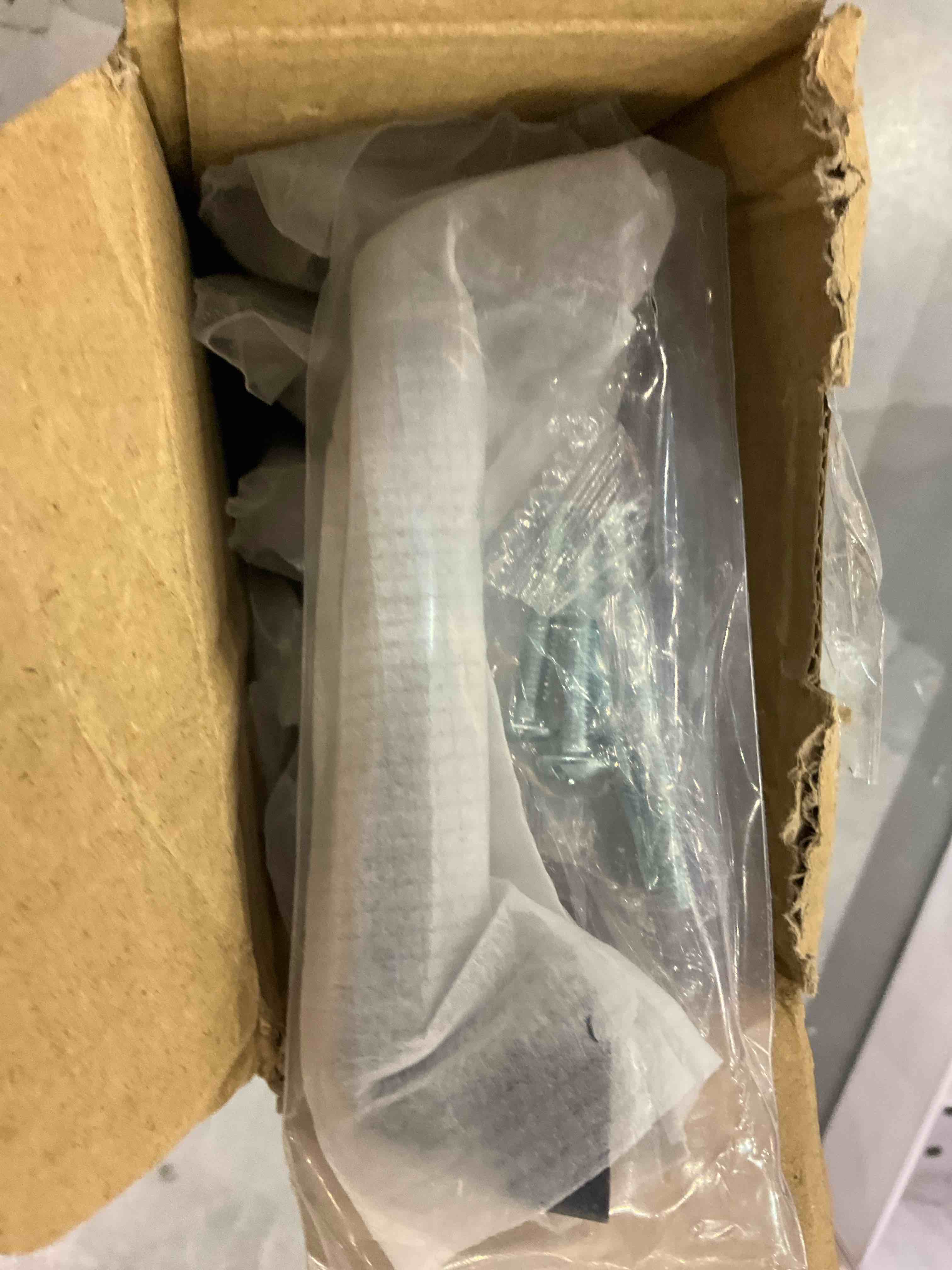 https://s3.amazonaws.com/lotting-images-prod/bidfta/EXS00720895_1703774924286.jpeg