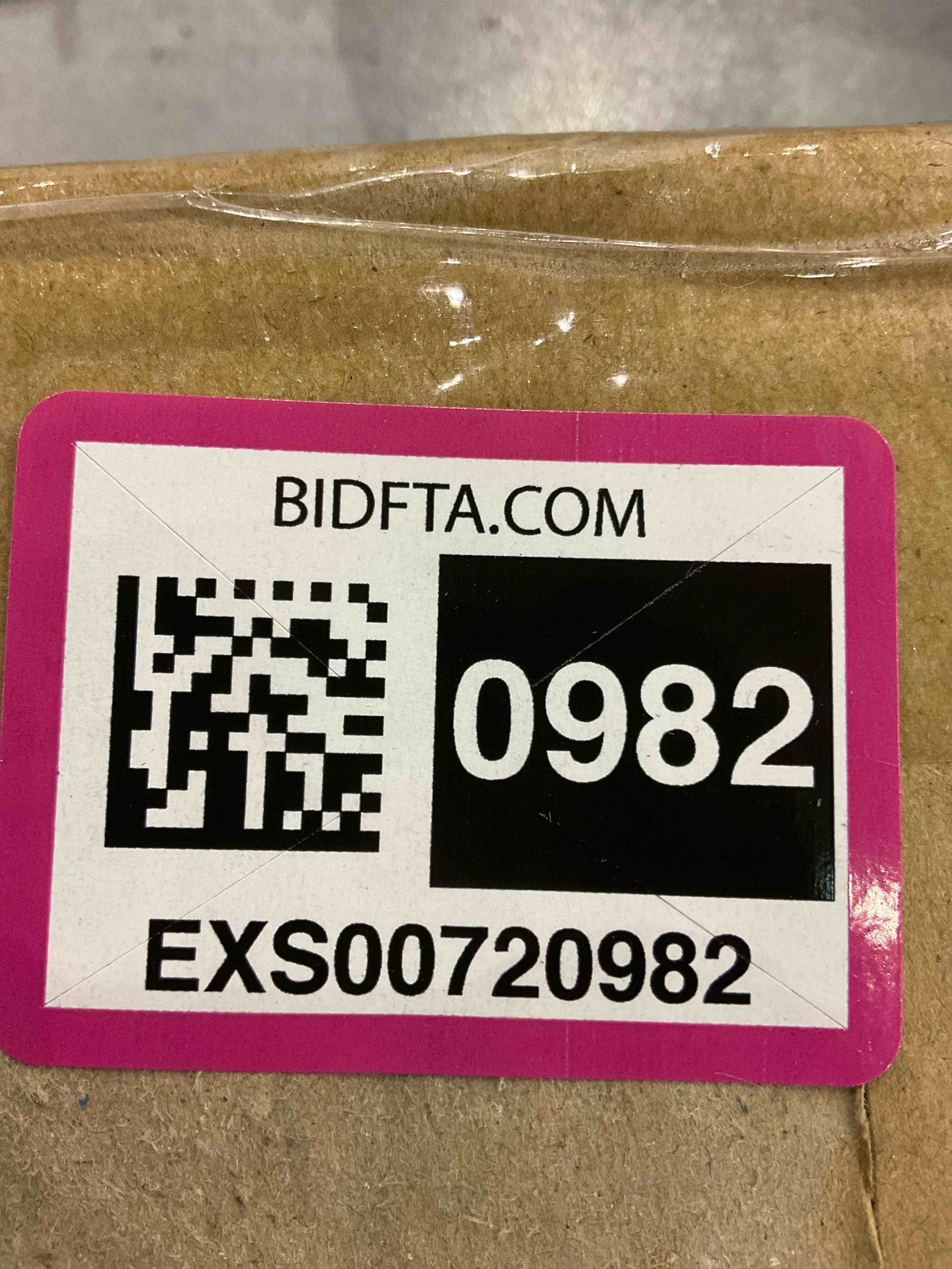 https://s3.amazonaws.com/lotting-images-prod/bidfta/EXS00720982_1704200773232.jpeg