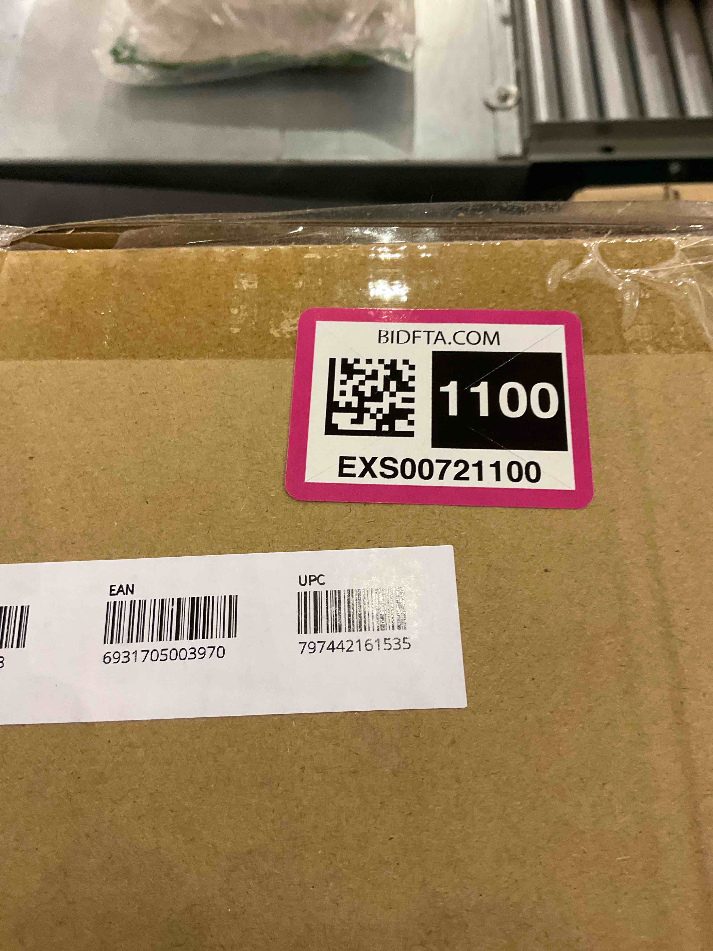 https://s3.amazonaws.com/lotting-images-prod/bidfta/EXS00721100_1704815663557.jpeg