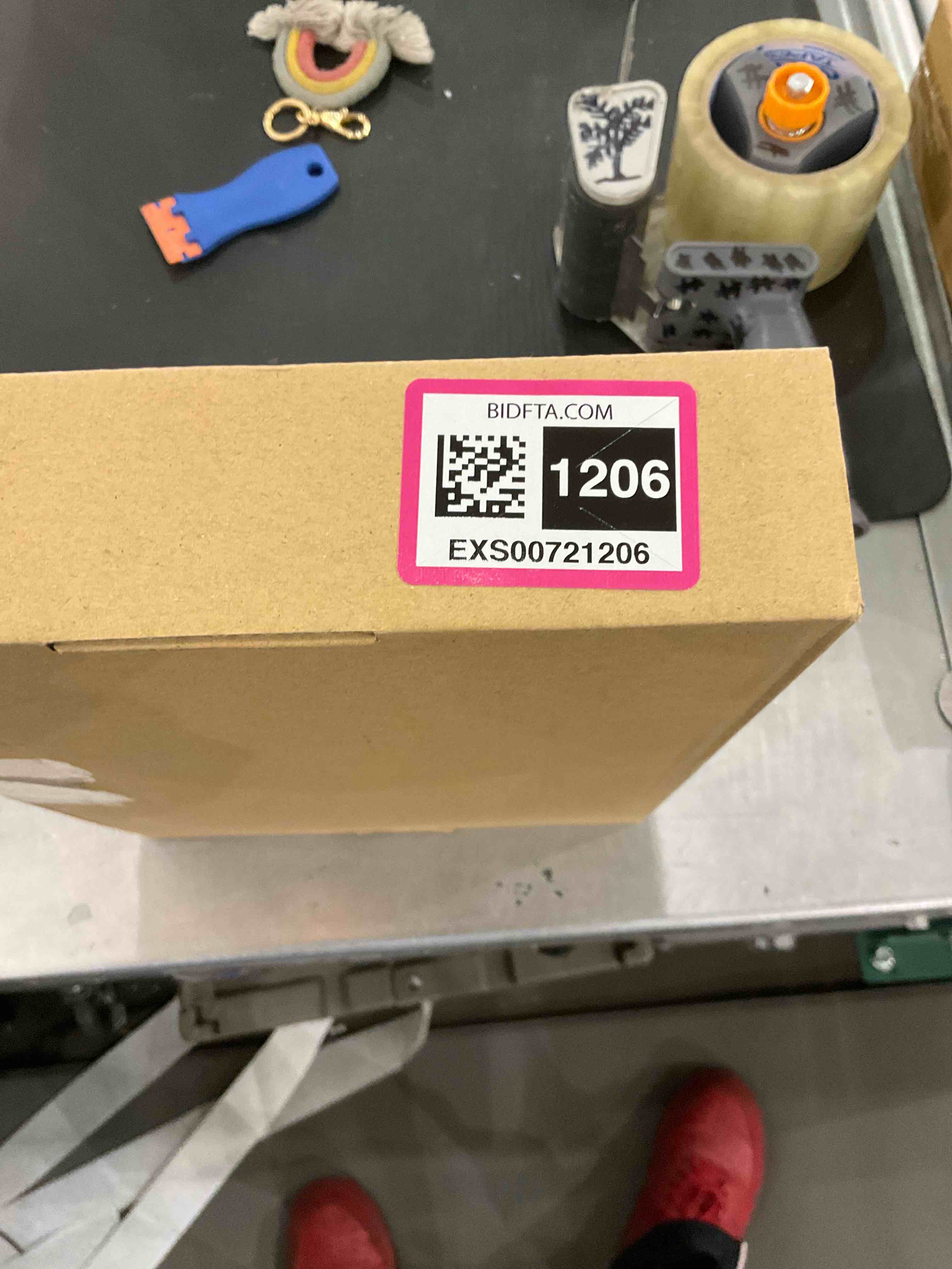 https://s3.amazonaws.com/lotting-images-prod/bidfta/EXS00721206_1704984126284.jpeg