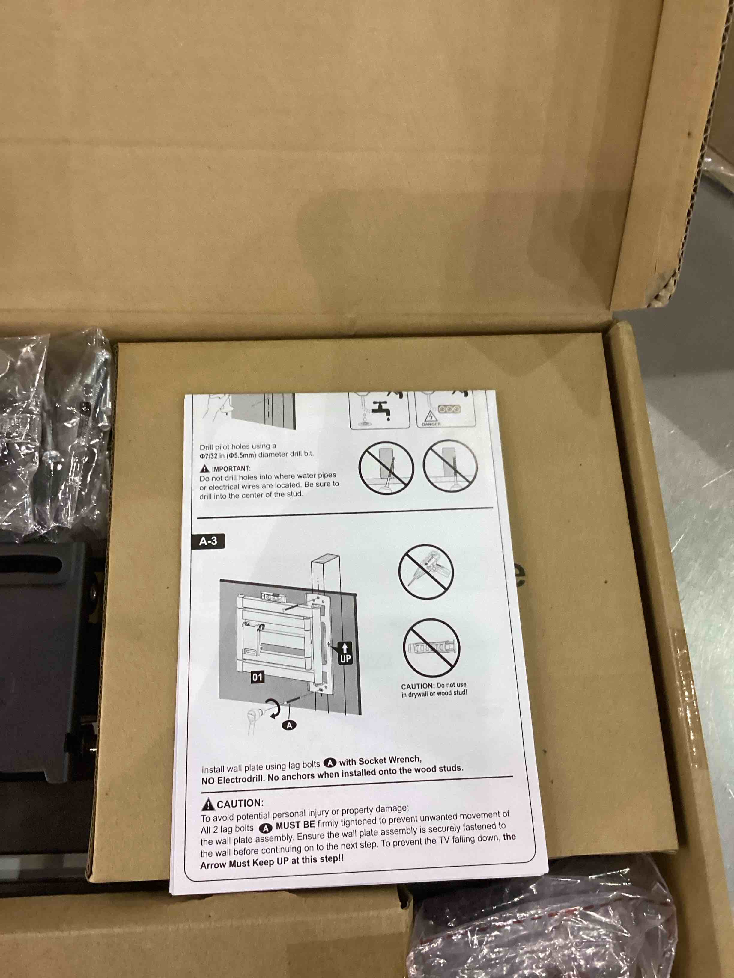 https://s3.amazonaws.com/lotting-images-prod/bidfta/EXS00722361_1704198189728.jpeg