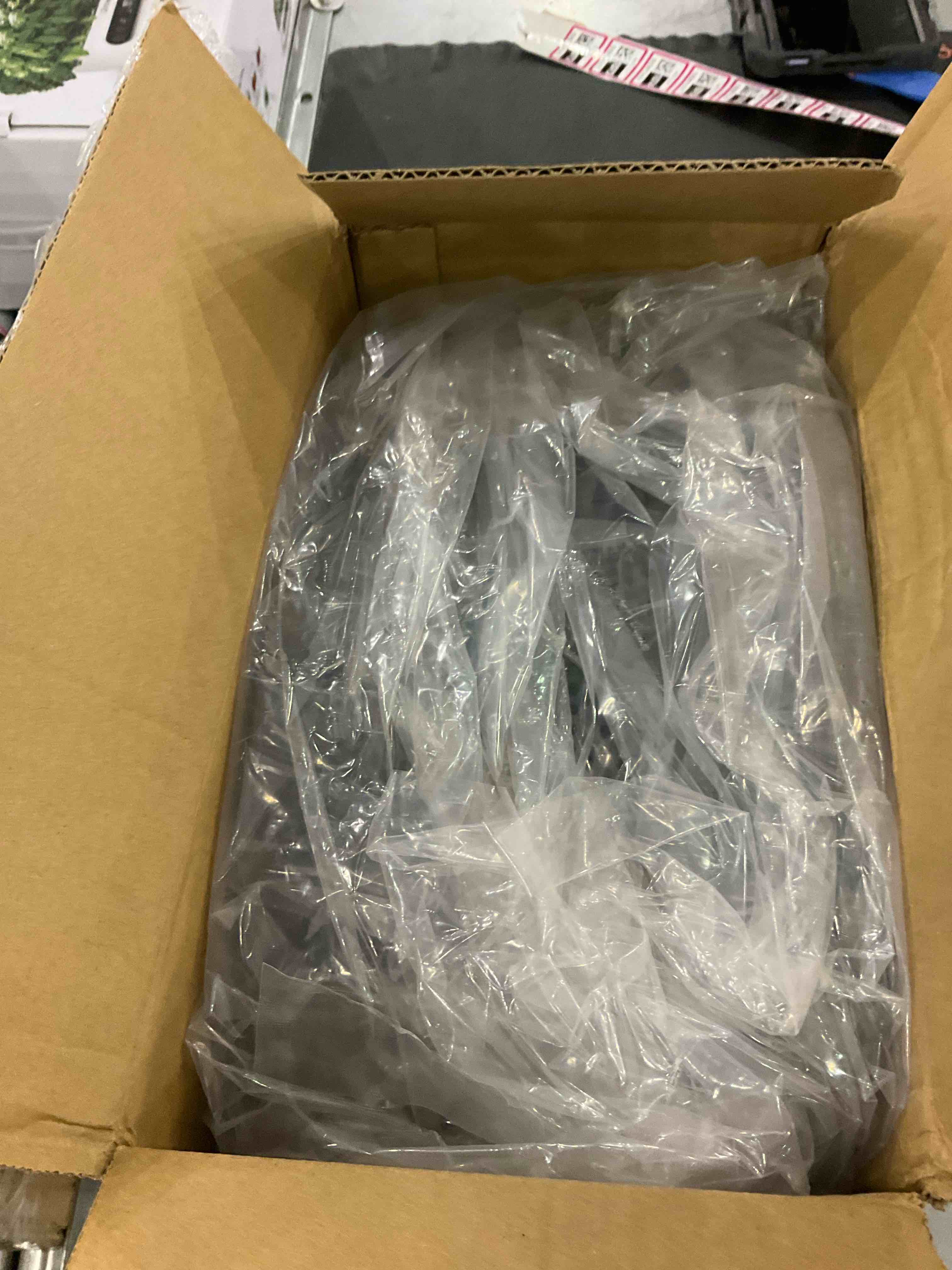 https://s3.amazonaws.com/lotting-images-prod/bidfta/EXS00723400_1704716992282.jpeg