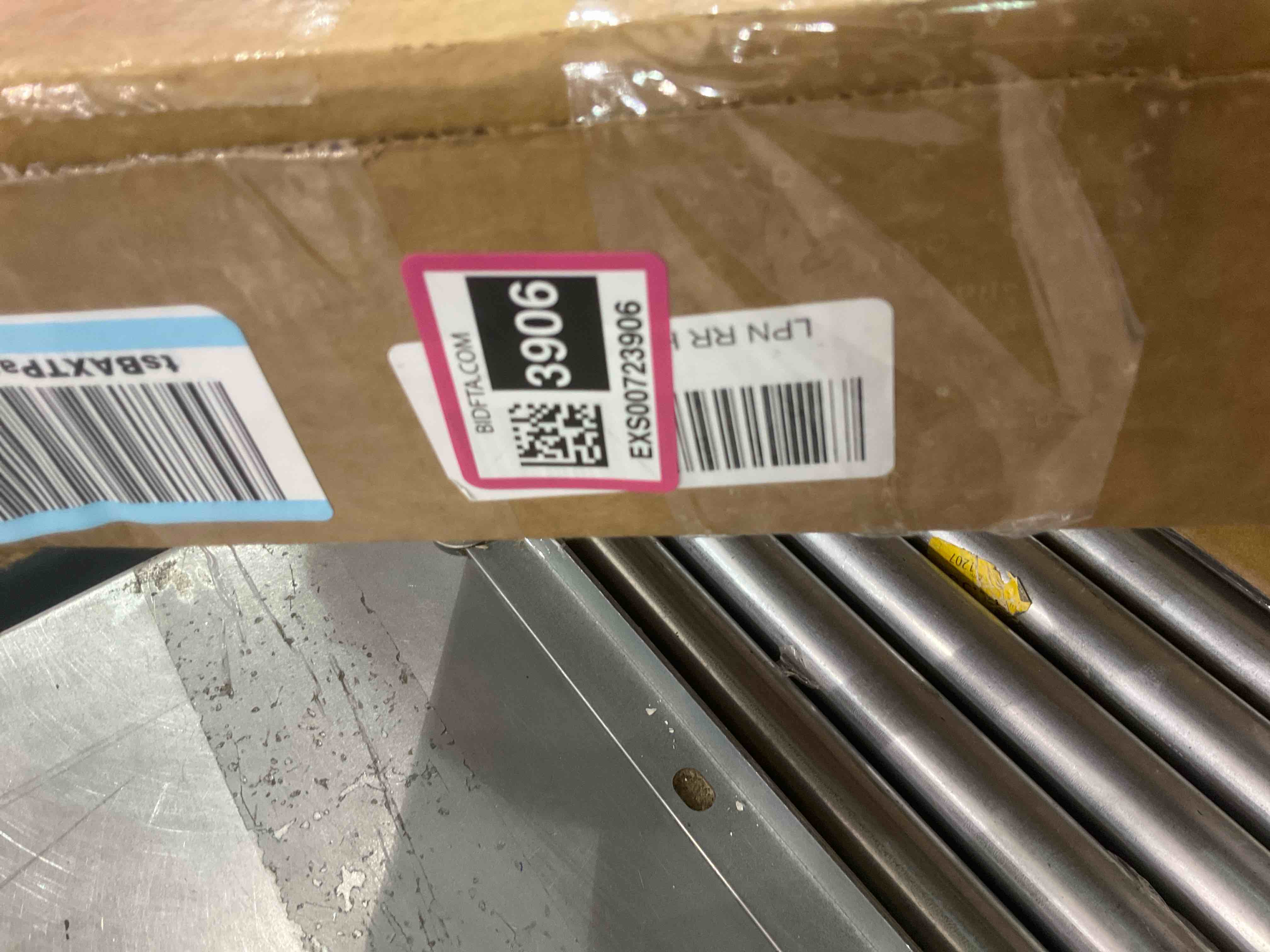 https://s3.amazonaws.com/lotting-images-prod/bidfta/EXS00723906_1704201046106.jpeg