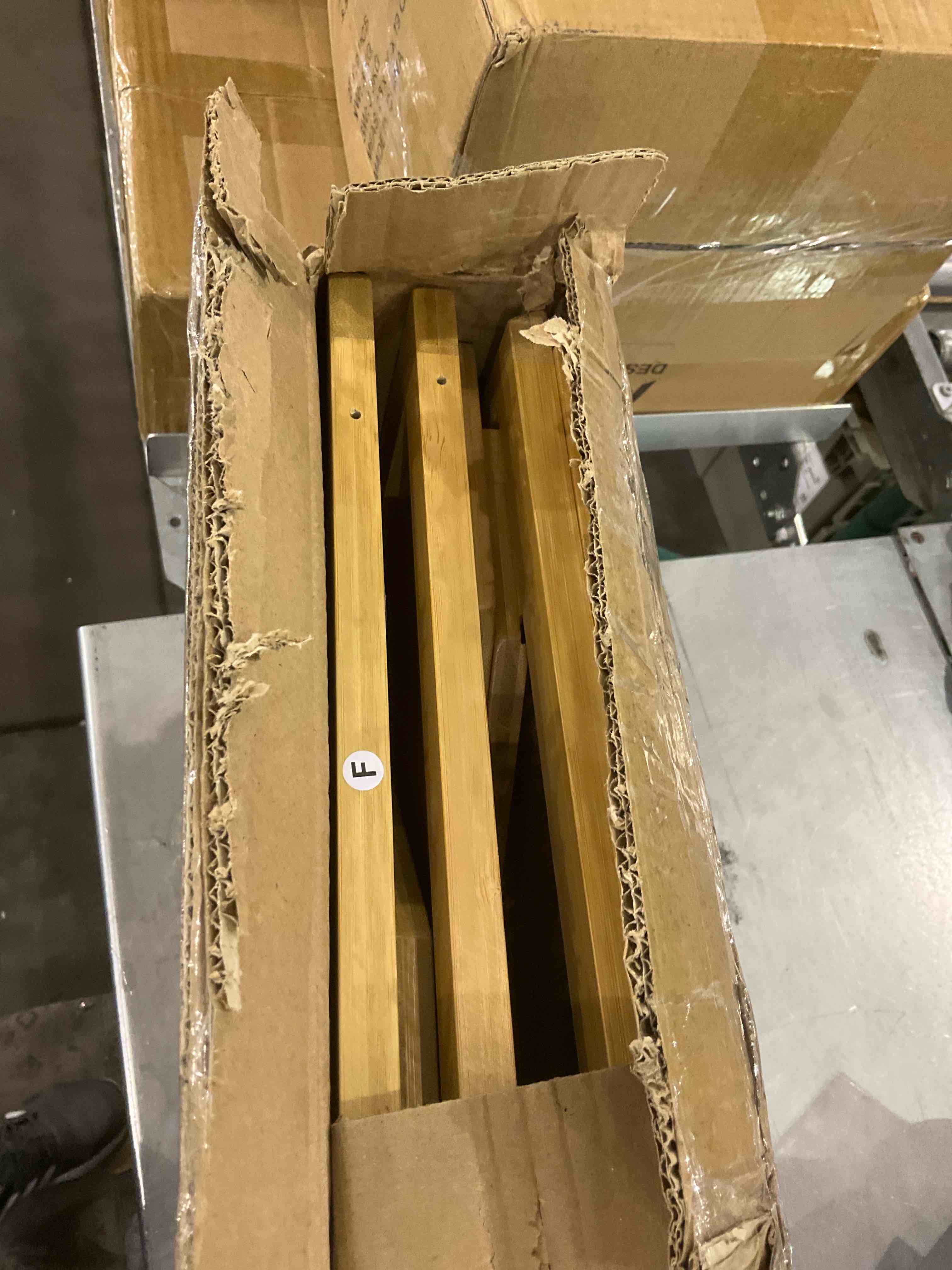 https://s3.amazonaws.com/lotting-images-prod/bidfta/EXS00724216_1703860943221.jpeg