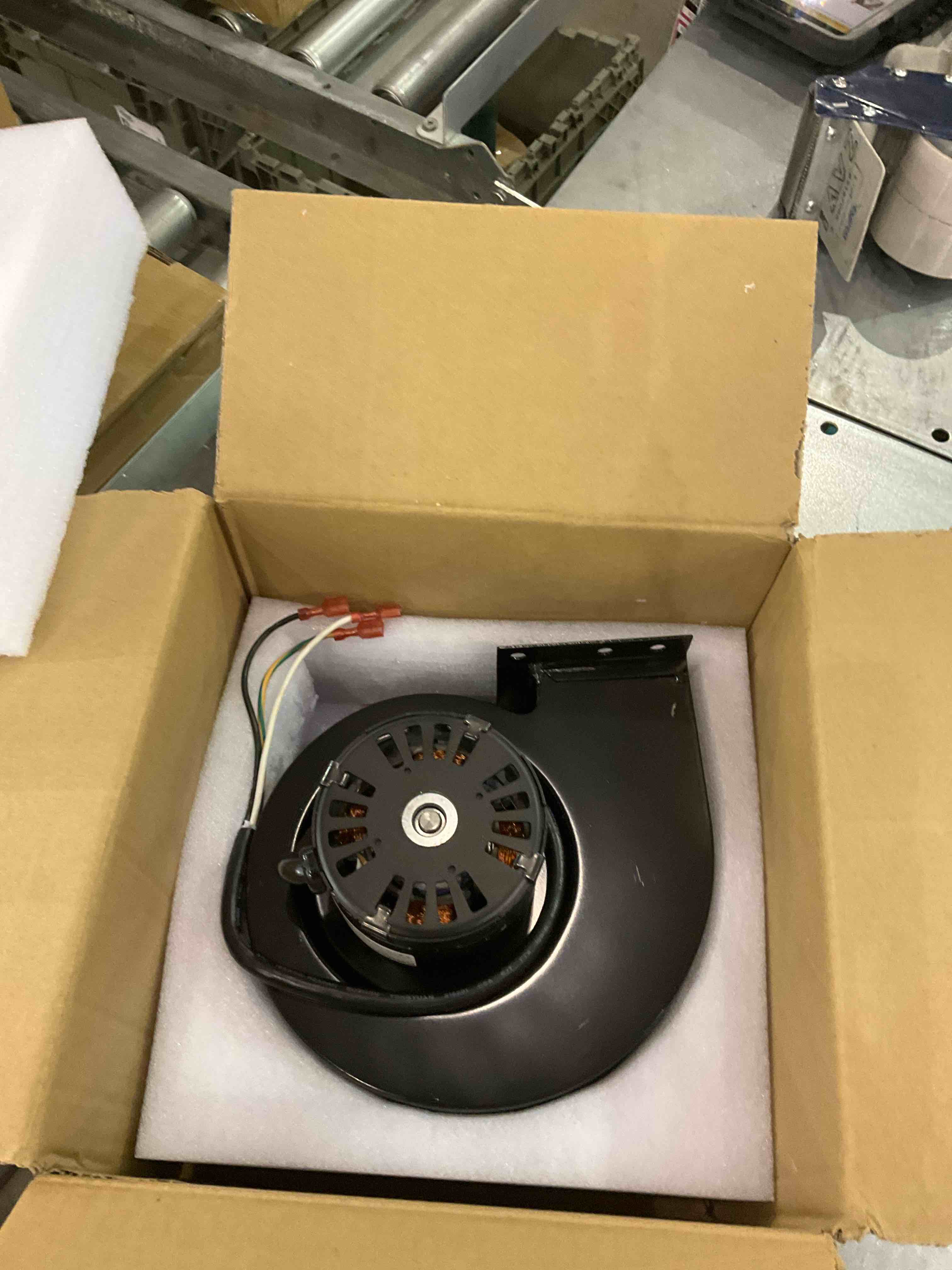 https://s3.amazonaws.com/lotting-images-prod/bidfta/EXS00724240_1703872204079.jpeg