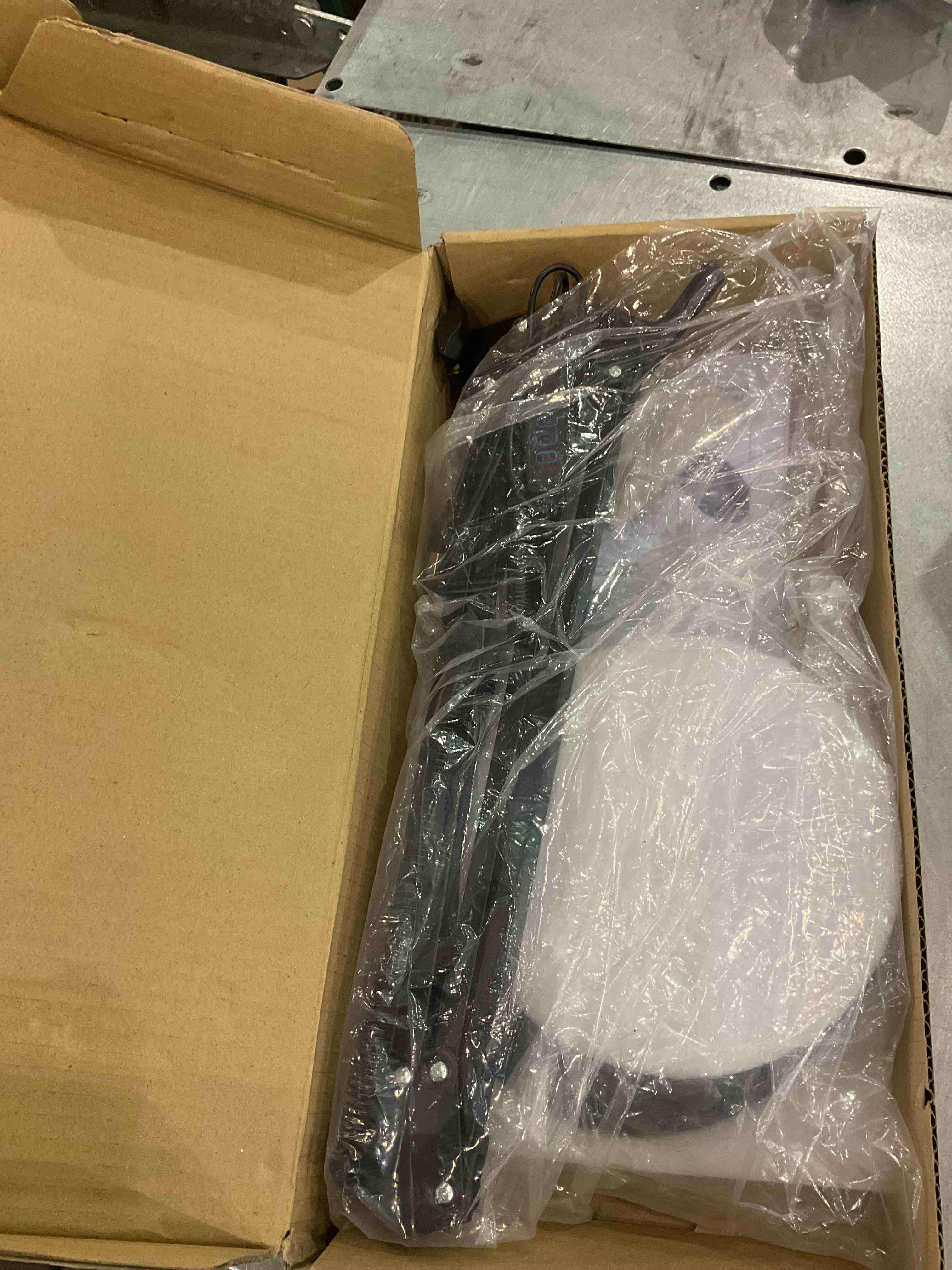 https://s3.amazonaws.com/lotting-images-prod/bidfta/EXS00724247_1703872784106.jpeg