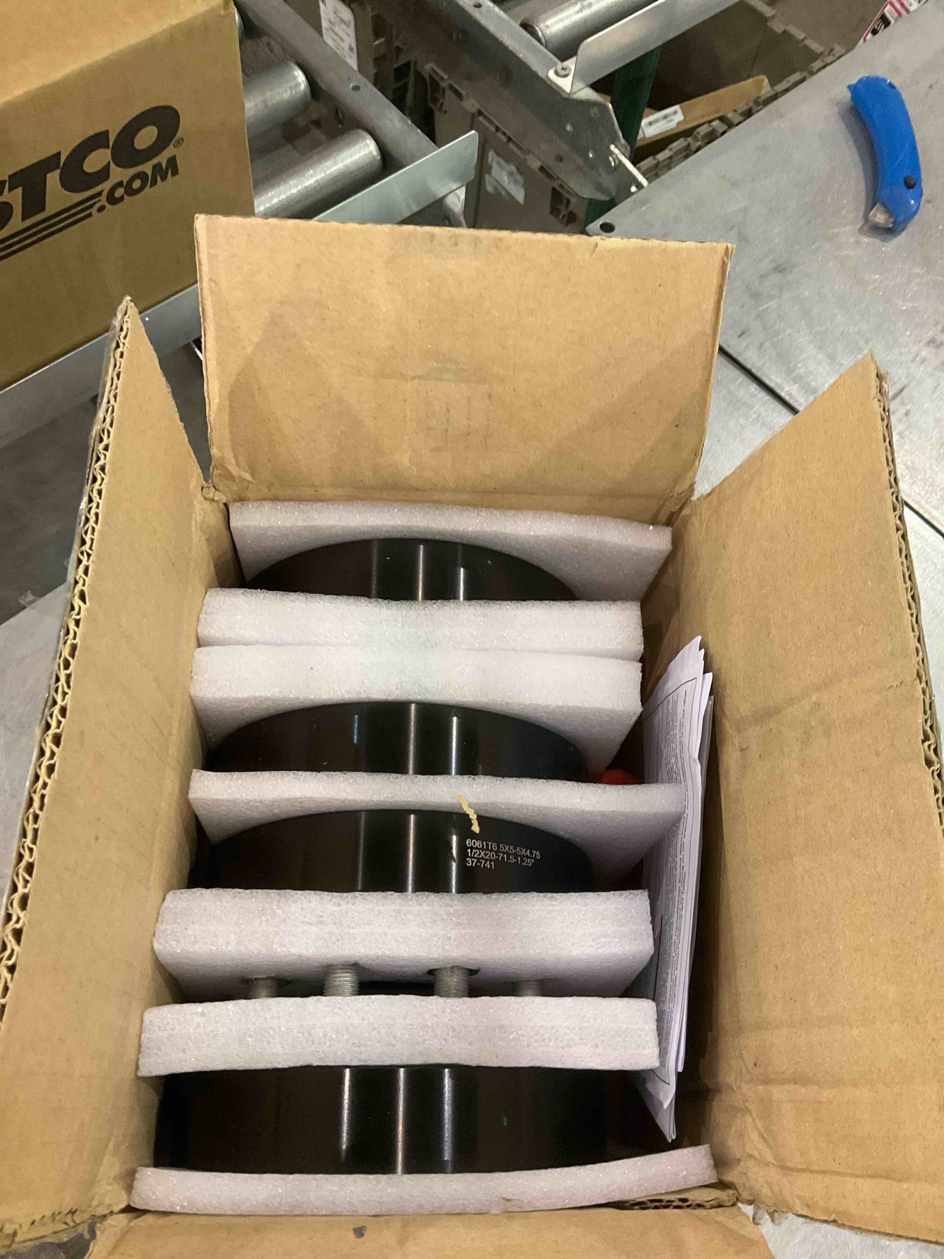 https://s3.amazonaws.com/lotting-images-prod/bidfta/EXS00724248_1703872884067.jpeg