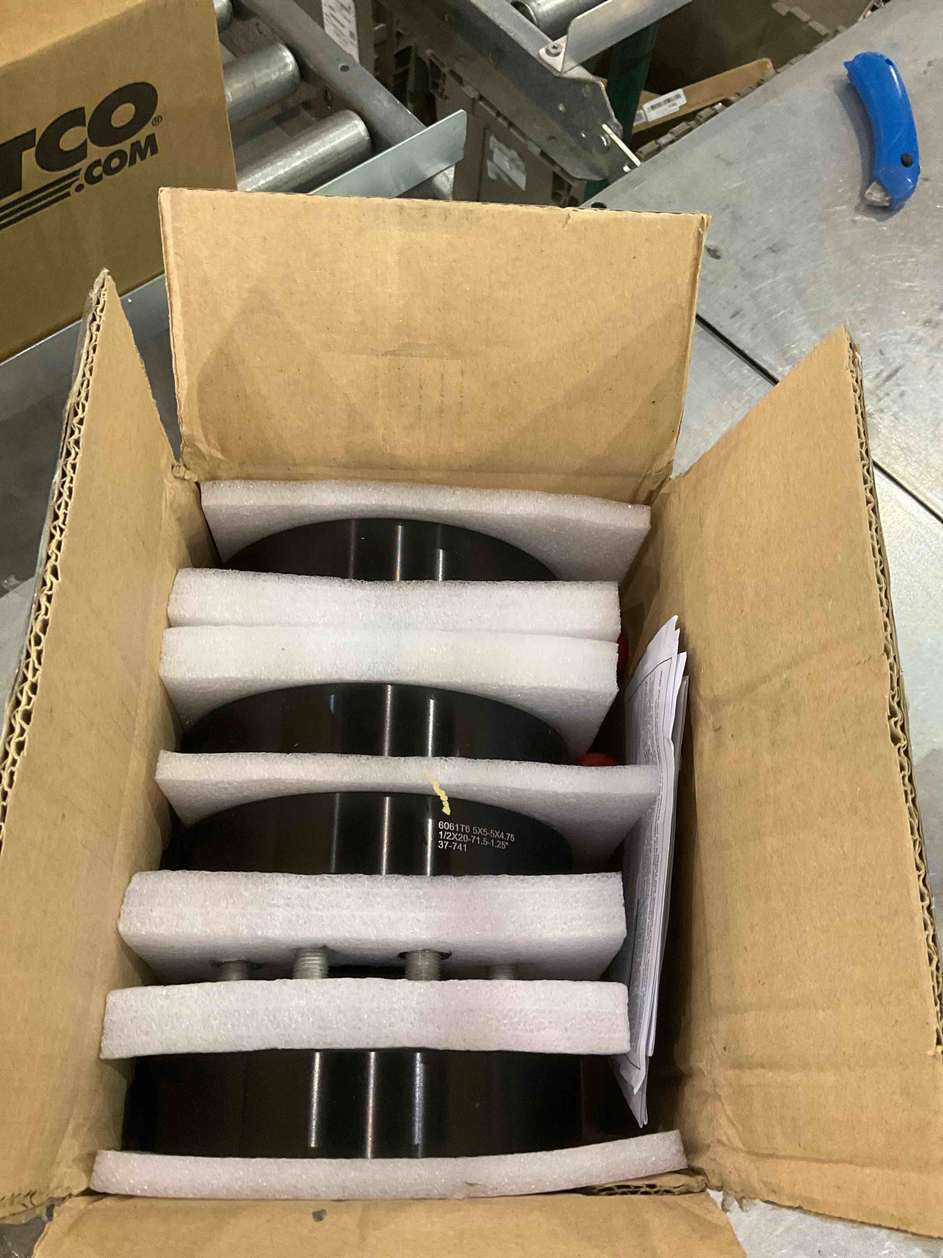 https://s3.amazonaws.com/lotting-images-prod/bidfta/EXS00724248_1703872884965.jpeg