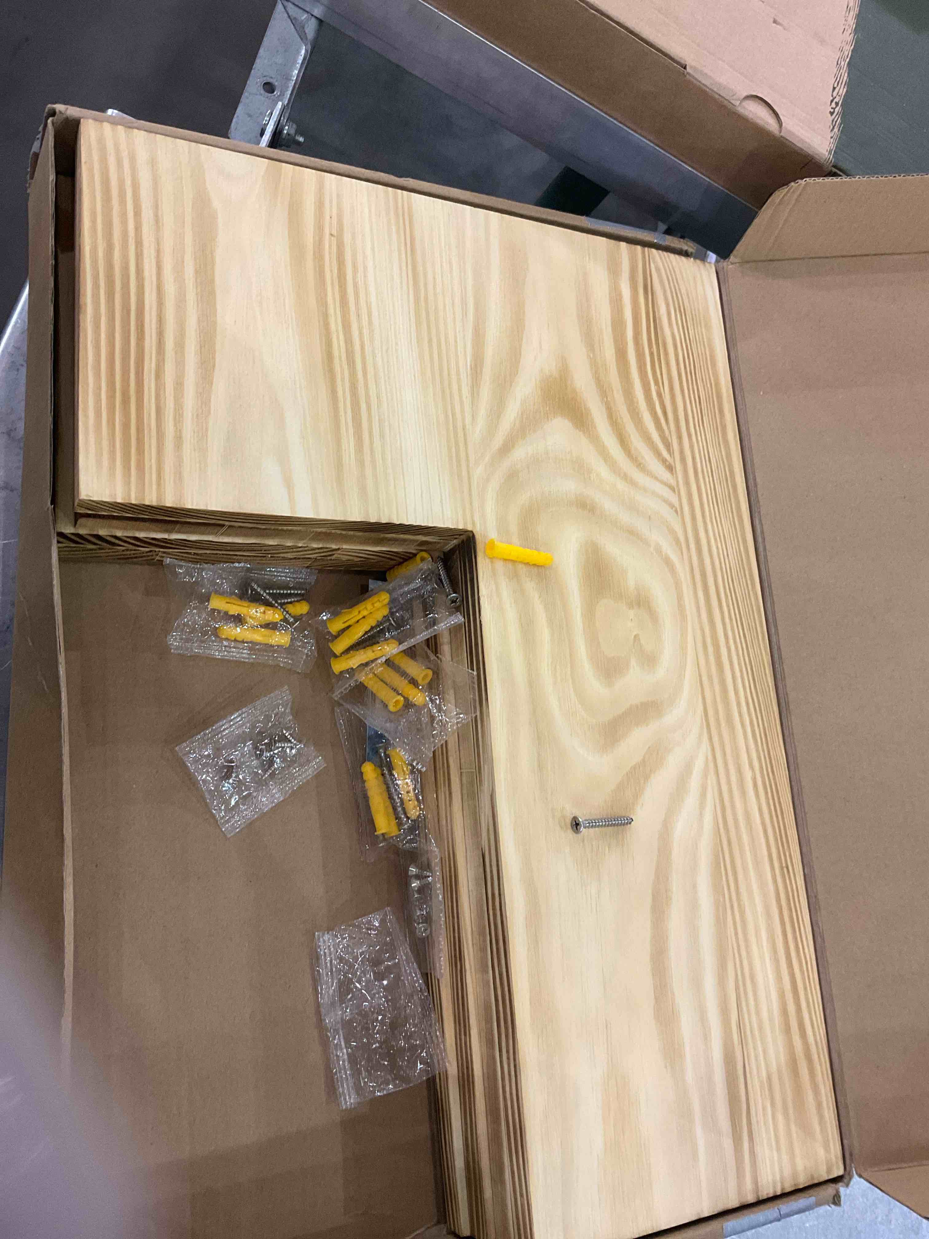 https://s3.amazonaws.com/lotting-images-prod/bidfta/EXS00724348_1704292239244.jpeg