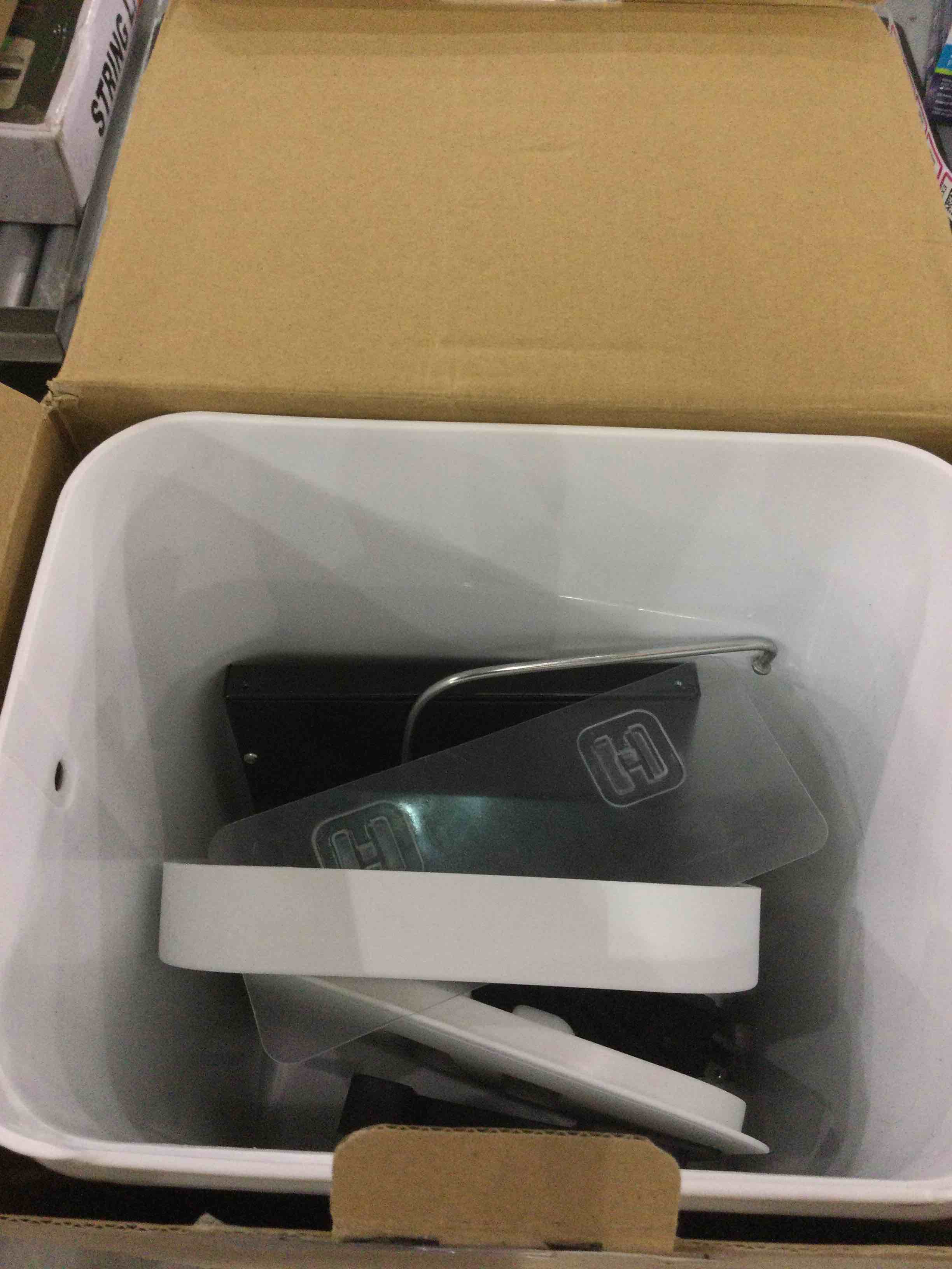 https://s3.amazonaws.com/lotting-images-prod/bidfta/EXS00724986_1703871505917.jpeg
