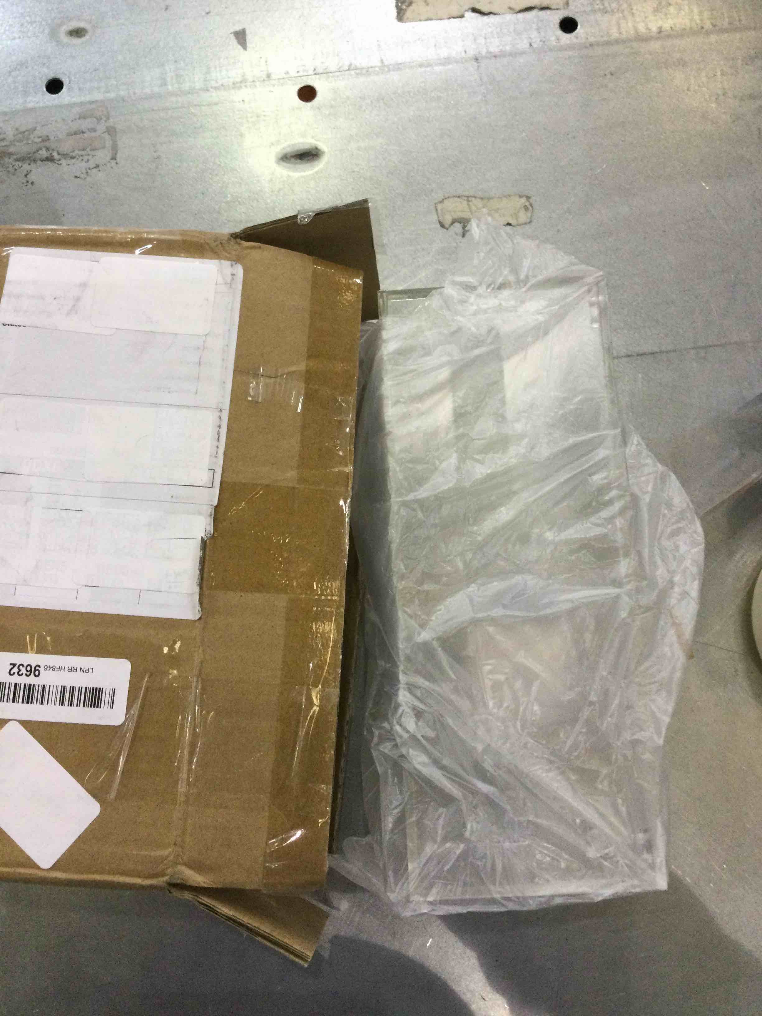 https://s3.amazonaws.com/lotting-images-prod/bidfta/EXS00725010_1703182669922.jpeg