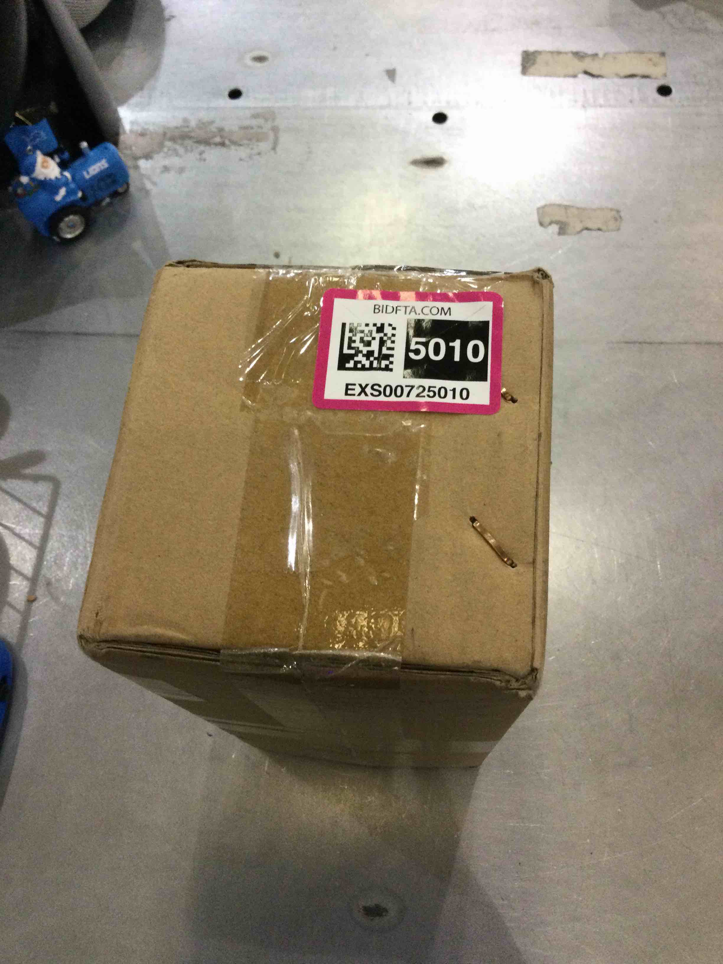https://s3.amazonaws.com/lotting-images-prod/bidfta/EXS00725010_1703182690064.jpeg