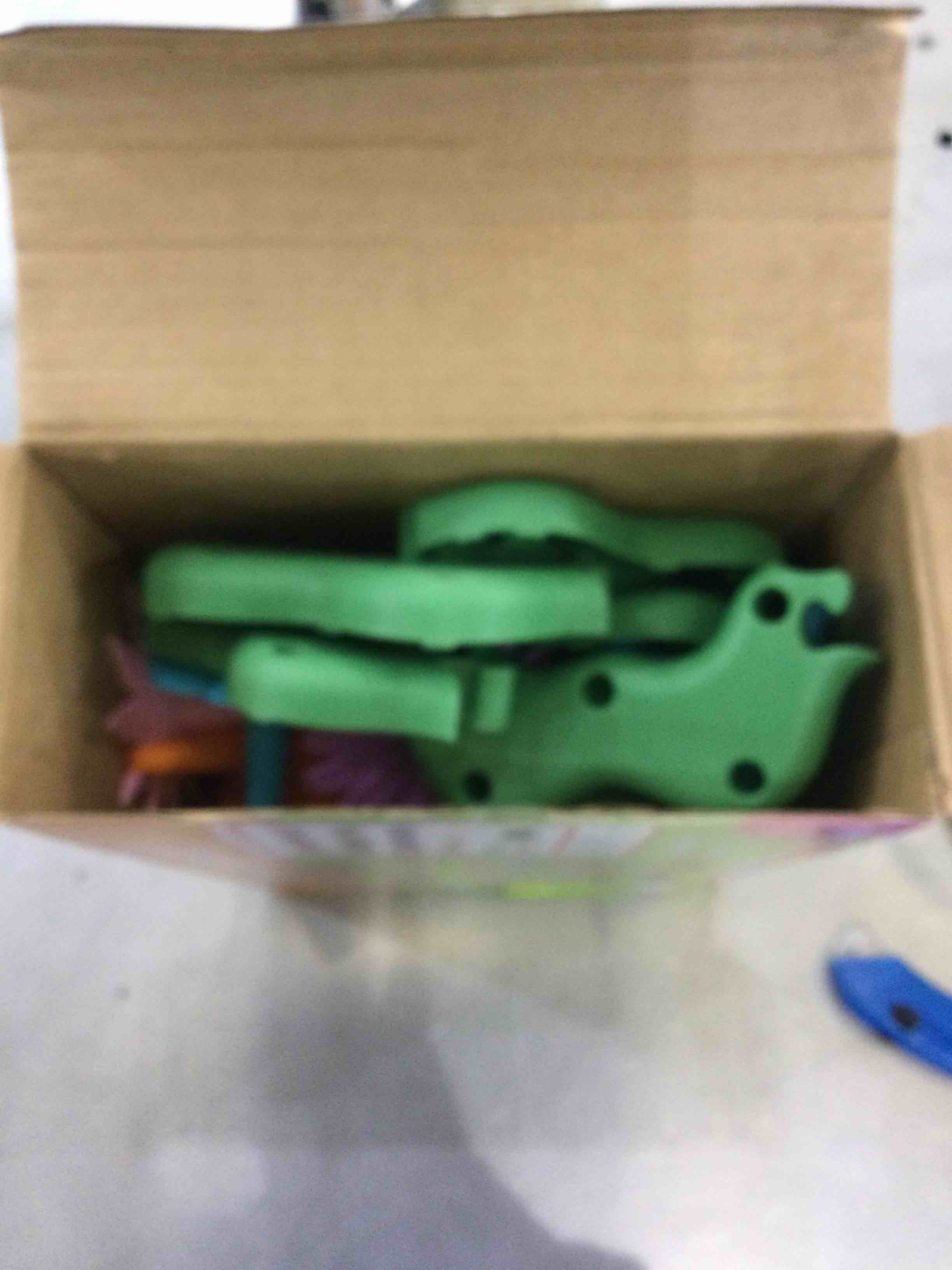 https://s3.amazonaws.com/lotting-images-prod/bidfta/EXS00725011_1703182736649.jpeg
