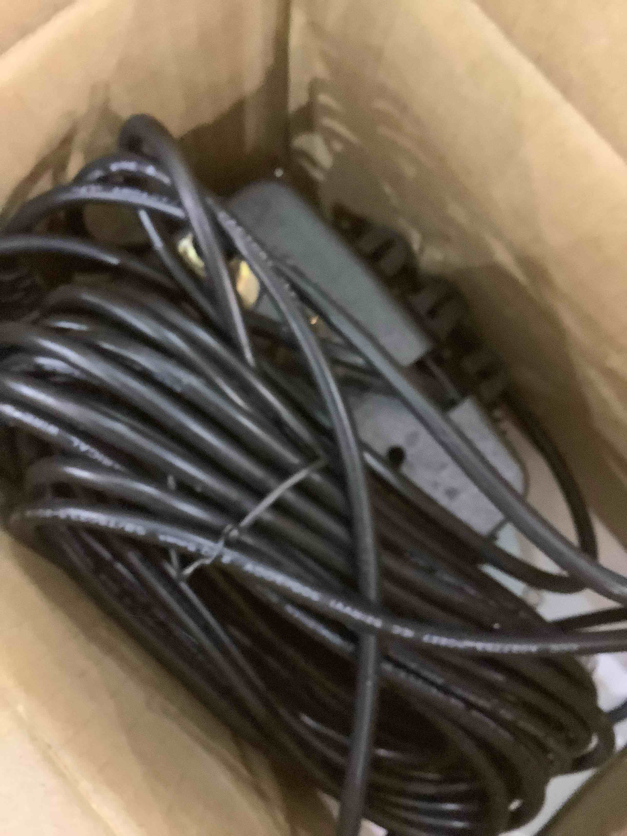 https://s3.amazonaws.com/lotting-images-prod/bidfta/EXS00726508_1704224083388.jpeg