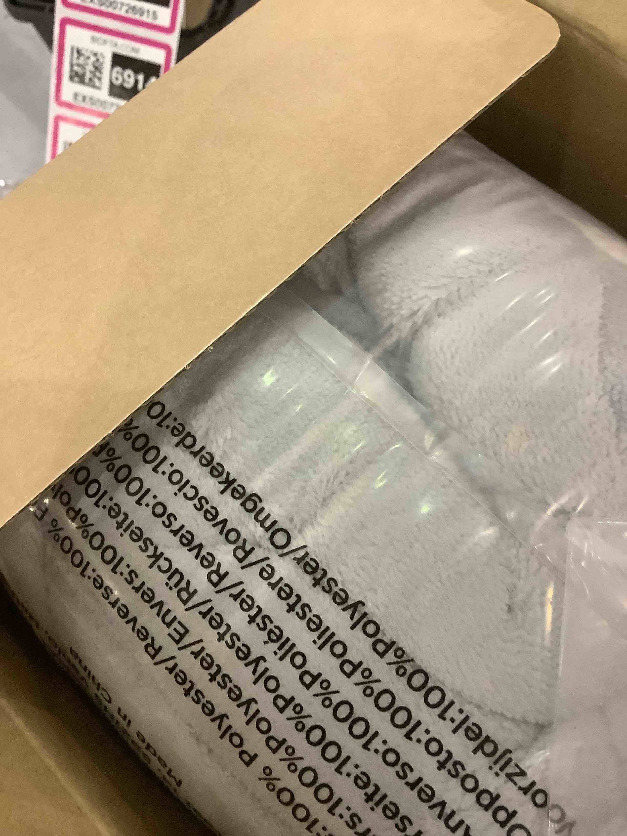 https://s3.amazonaws.com/lotting-images-prod/bidfta/EXS00726907_1704465140930.jpeg