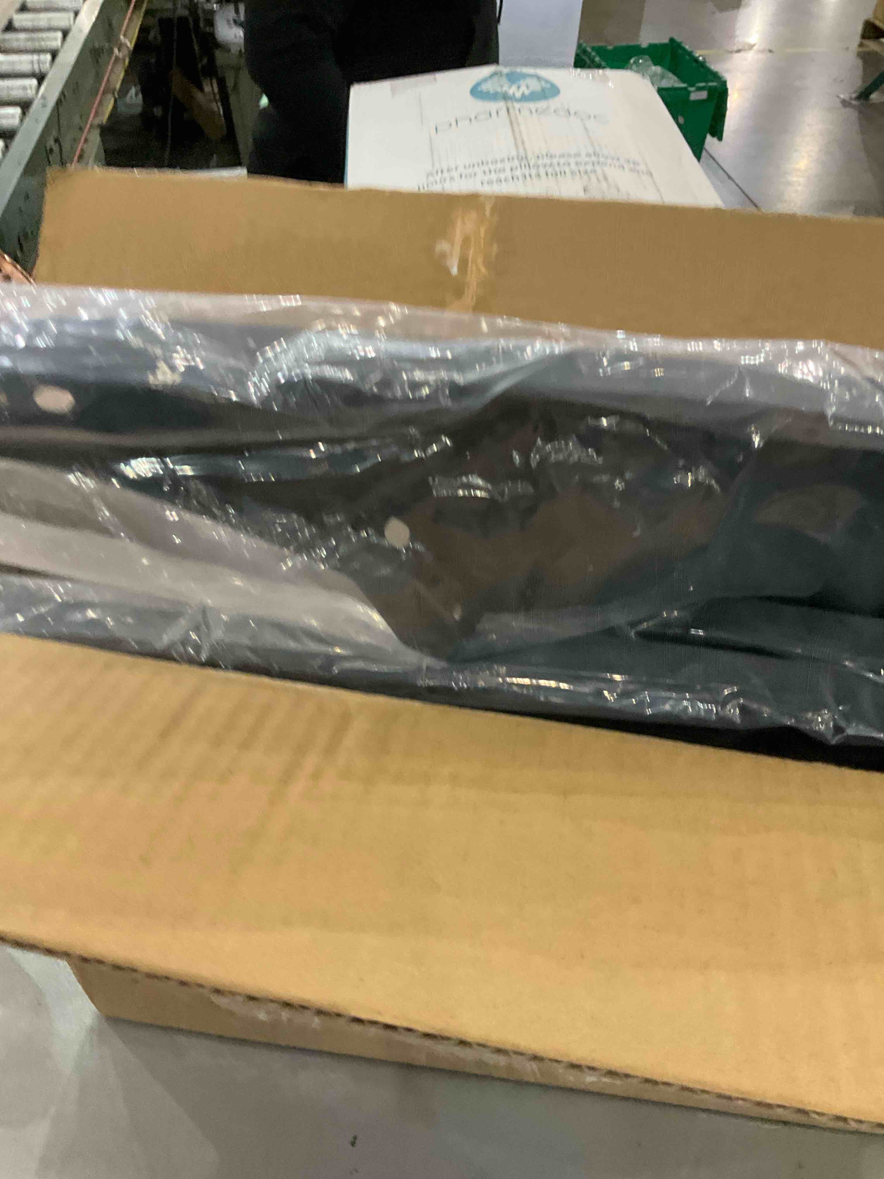 https://s3.amazonaws.com/lotting-images-prod/bidfta/EXS00727053_1703692904136.jpeg