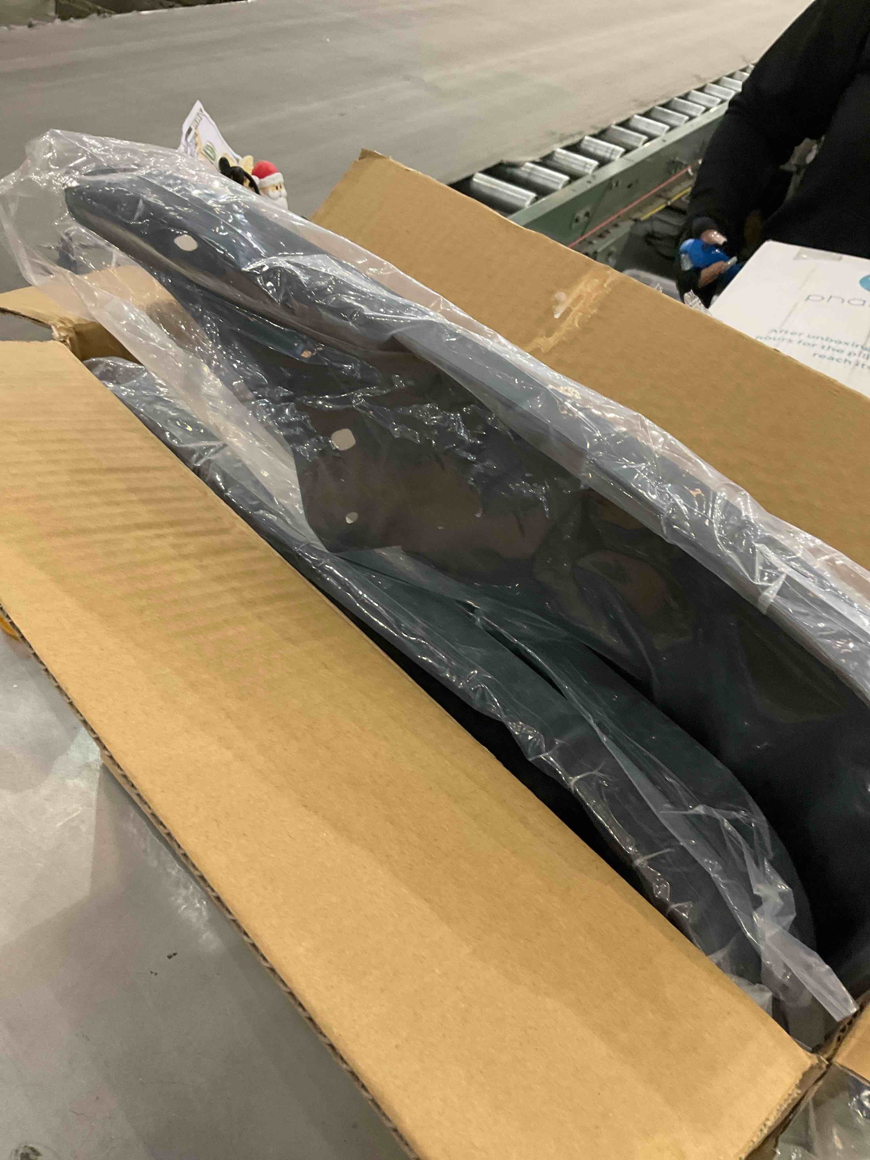 https://s3.amazonaws.com/lotting-images-prod/bidfta/EXS00727053_1703692907210.jpeg