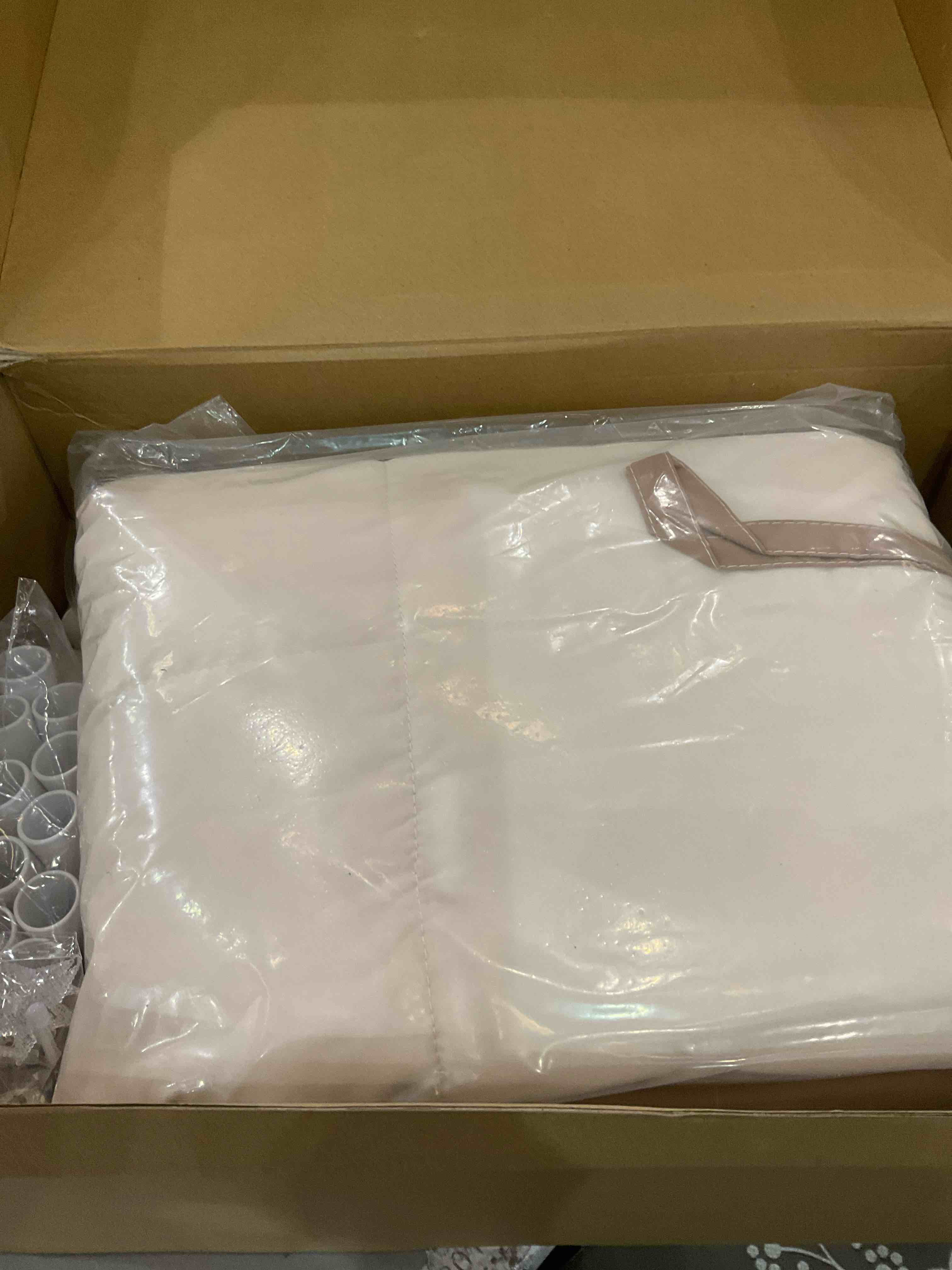 https://s3.amazonaws.com/lotting-images-prod/bidfta/EXS00727218_1703779494770.jpeg
