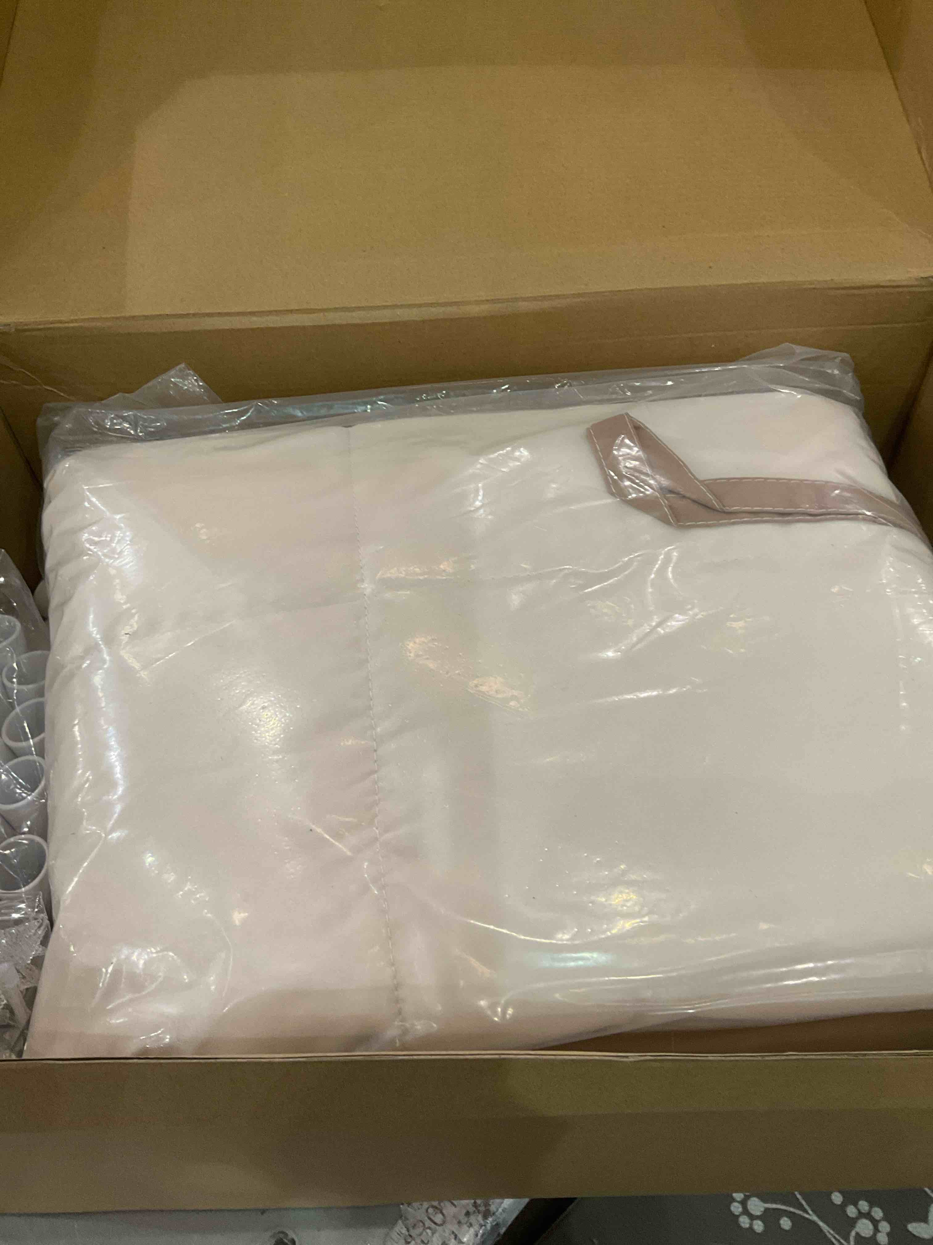 https://s3.amazonaws.com/lotting-images-prod/bidfta/EXS00727218_1703779495659.jpeg