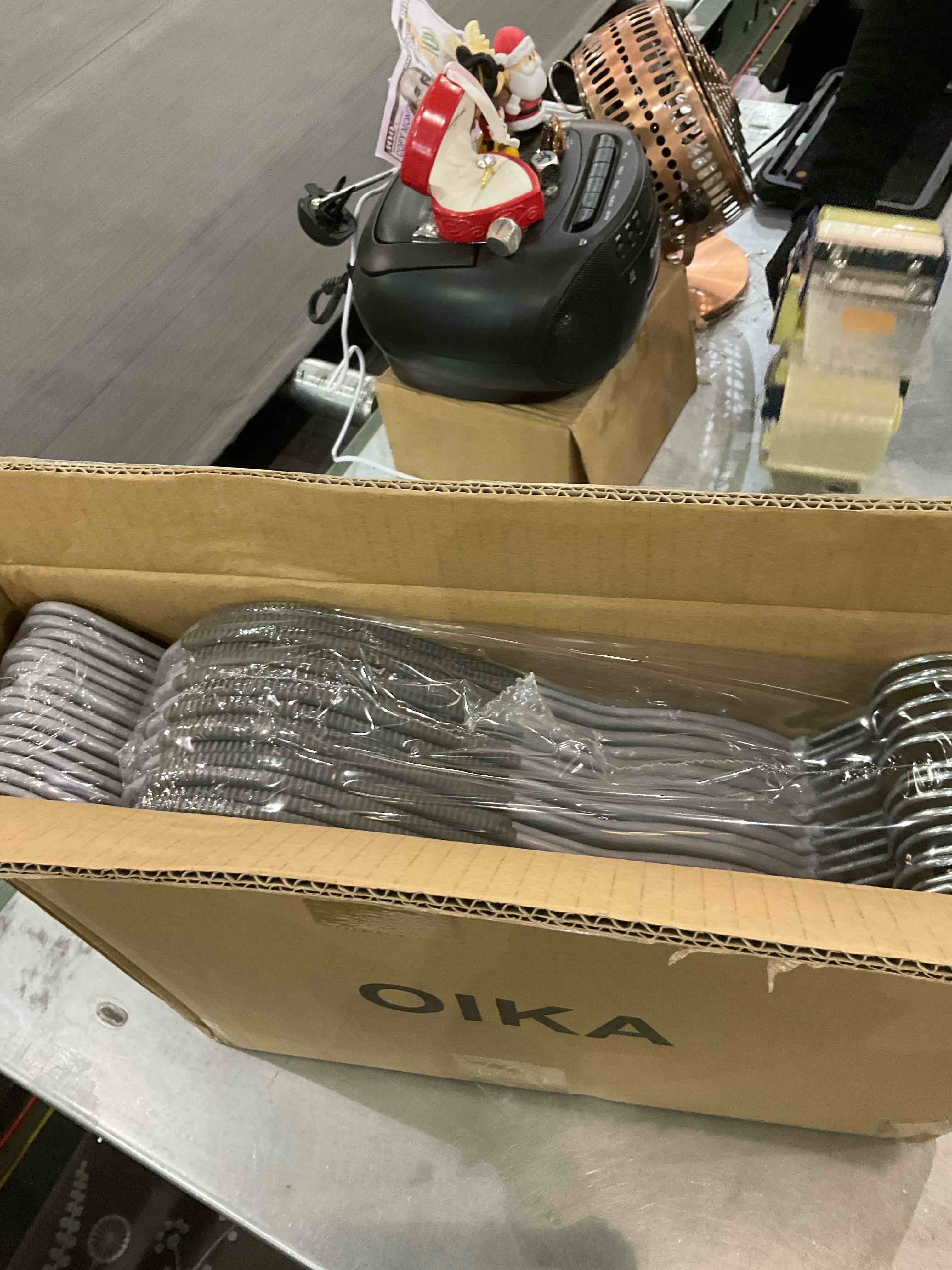 https://s3.amazonaws.com/lotting-images-prod/bidfta/EXS00727372_1703865869521.jpeg