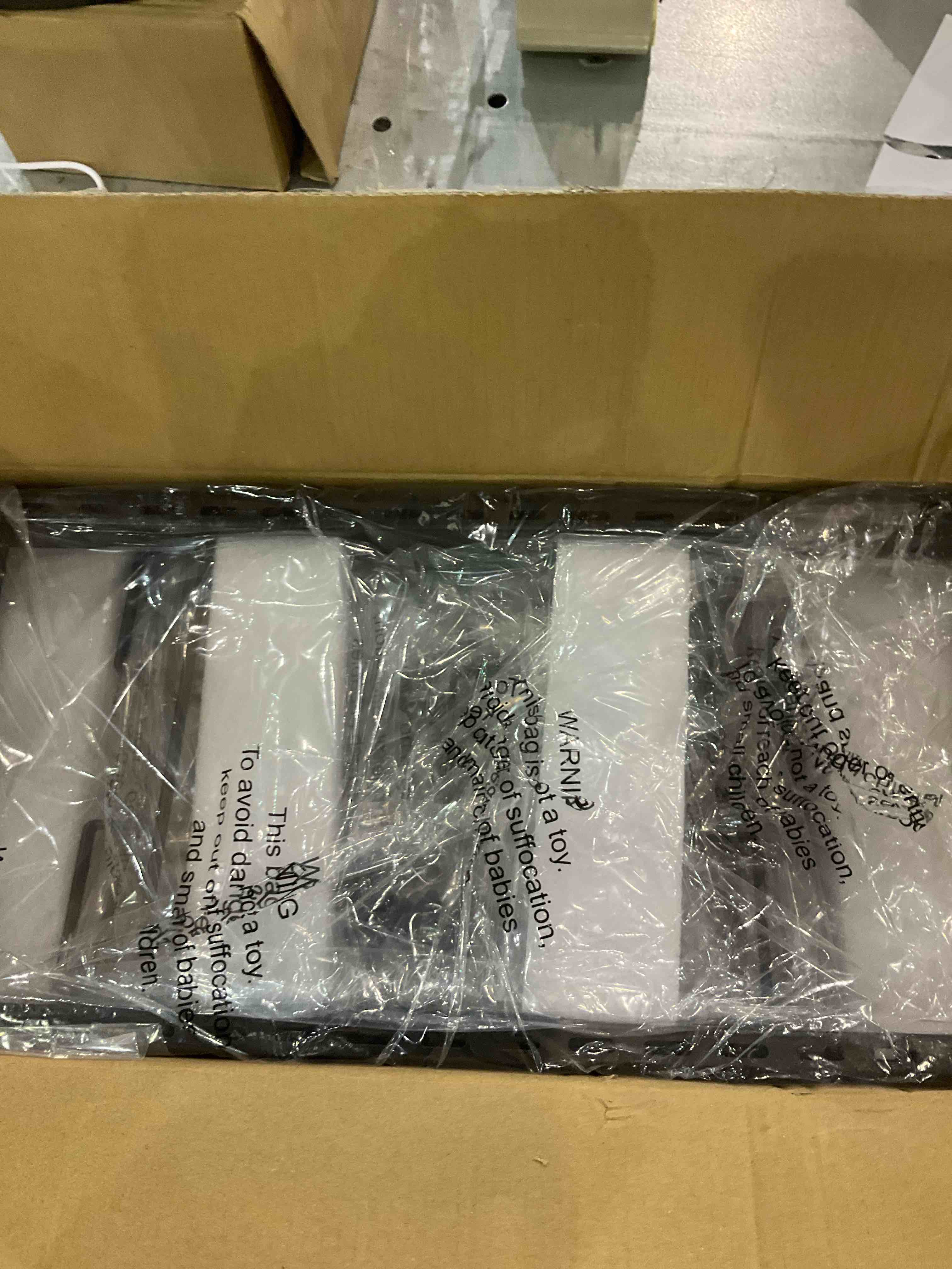 https://s3.amazonaws.com/lotting-images-prod/bidfta/EXS00727408_1703872842716.jpeg