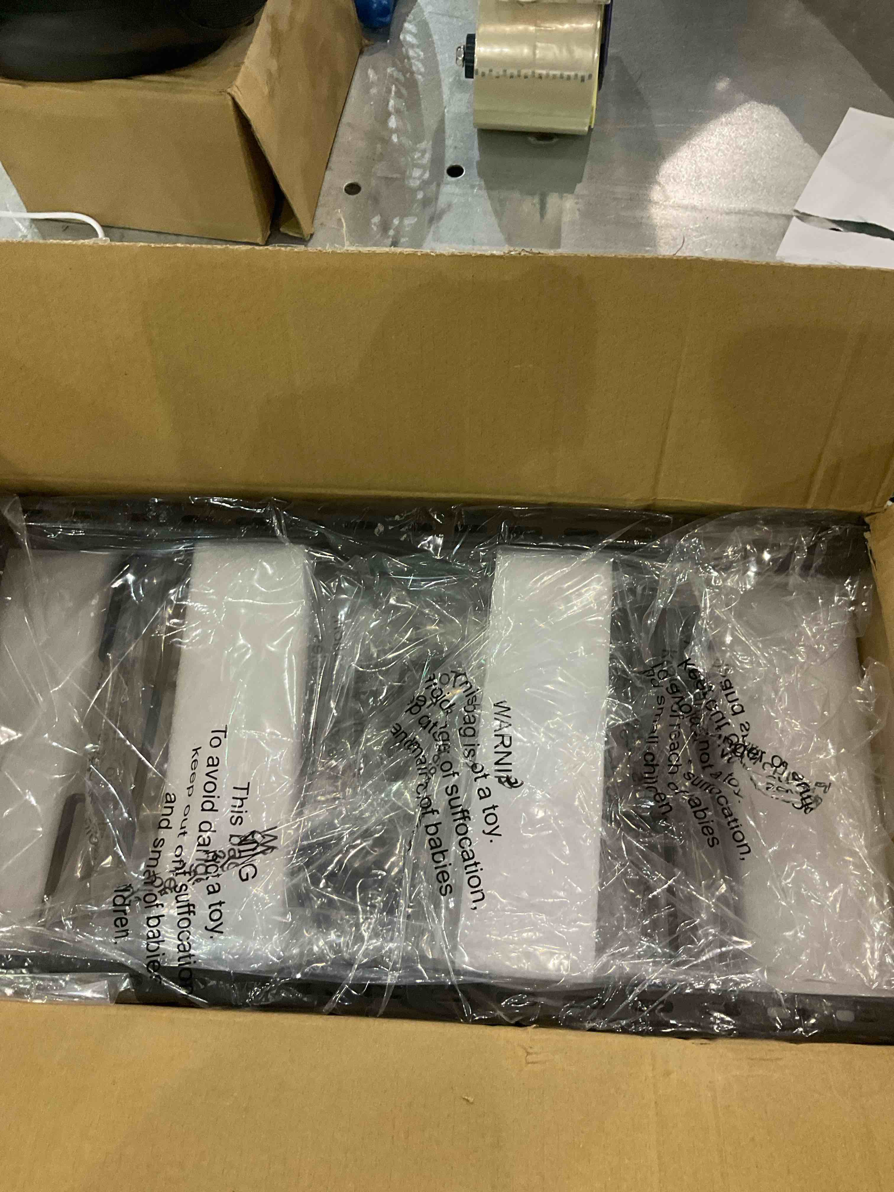https://s3.amazonaws.com/lotting-images-prod/bidfta/EXS00727408_1703872843697.jpeg