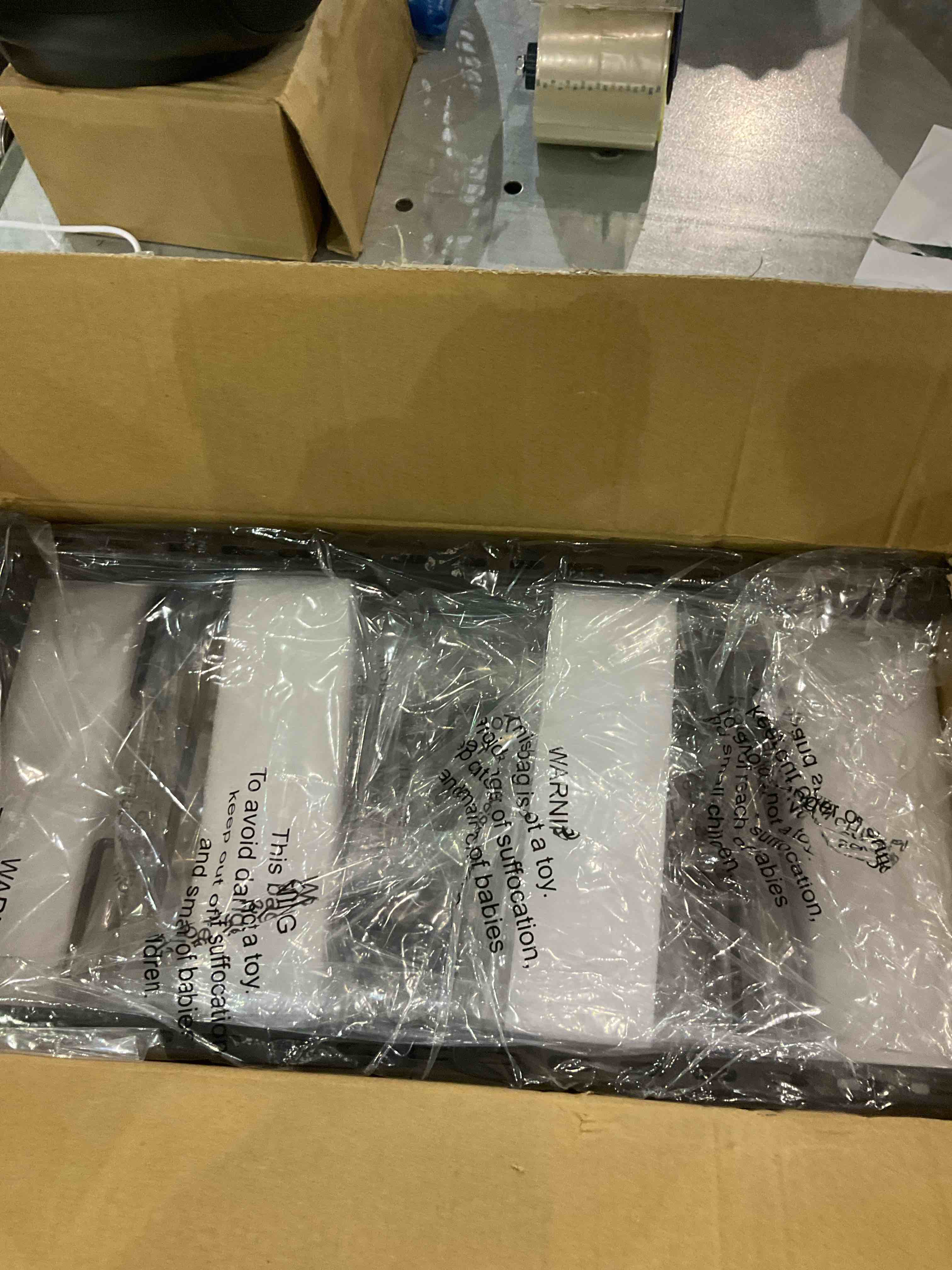 https://s3.amazonaws.com/lotting-images-prod/bidfta/EXS00727408_1703872844620.jpeg