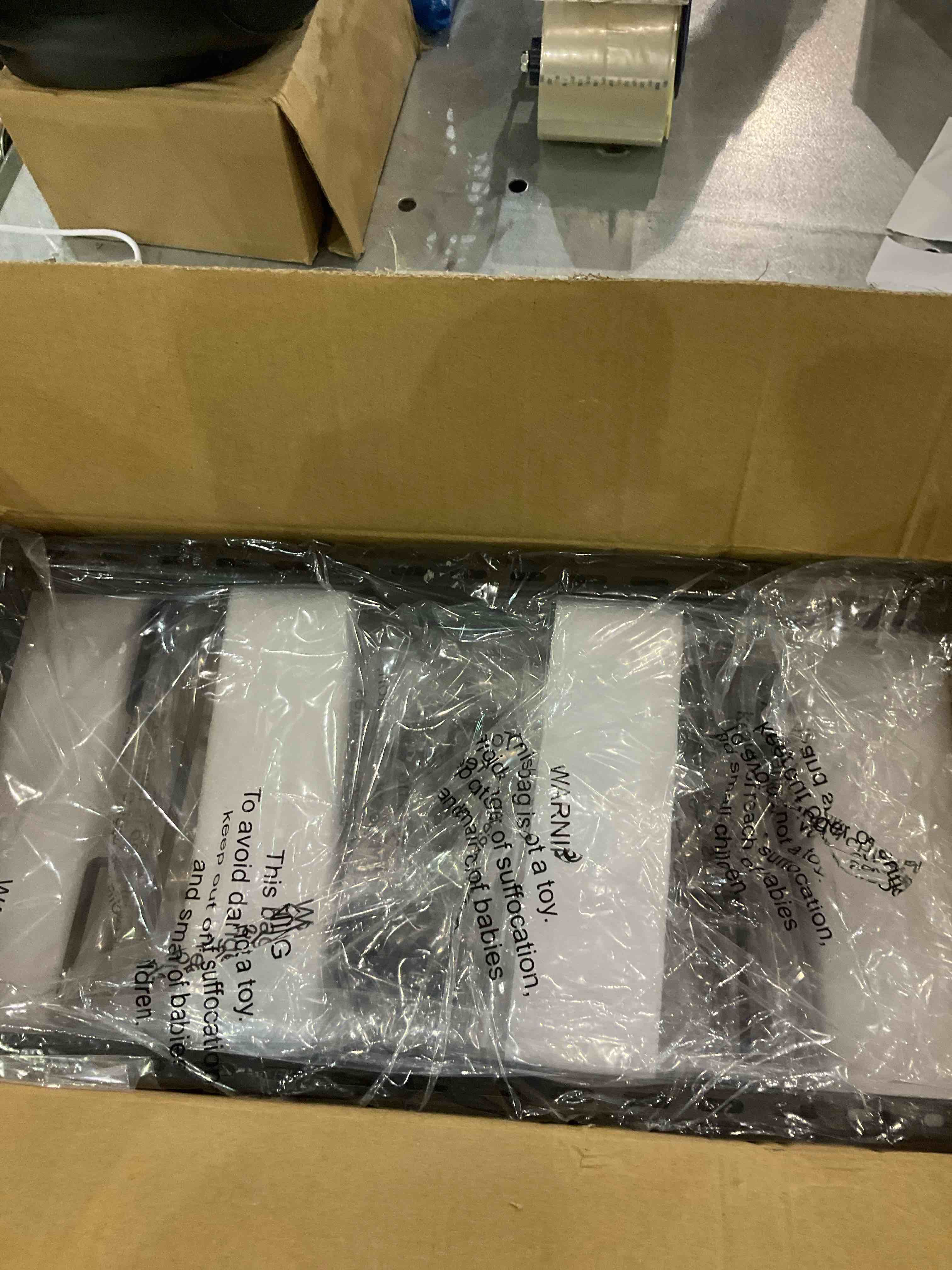 https://s3.amazonaws.com/lotting-images-prod/bidfta/EXS00727408_1703872845614.jpeg
