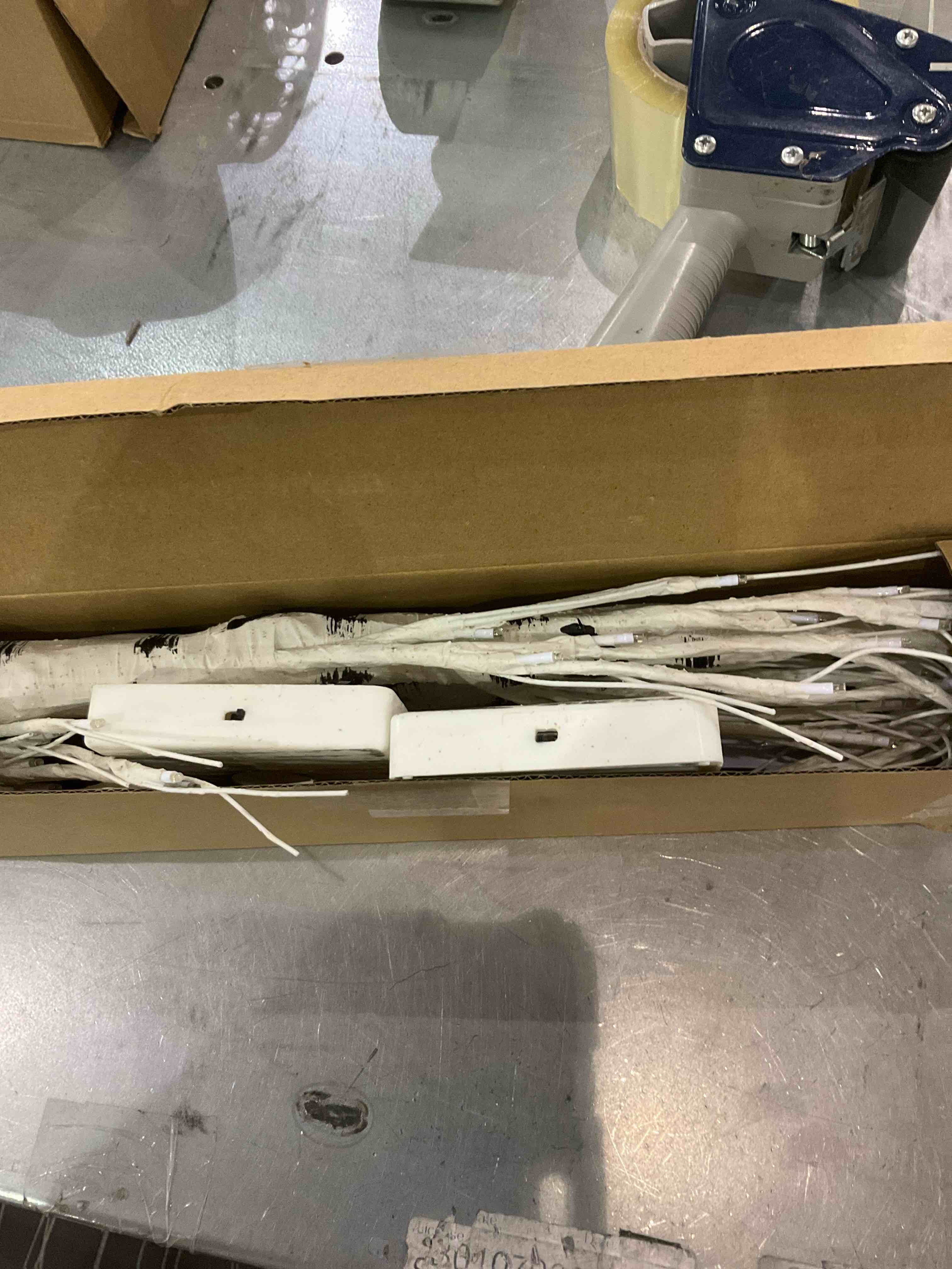 https://s3.amazonaws.com/lotting-images-prod/bidfta/EXS00727413_1703873635777.jpeg